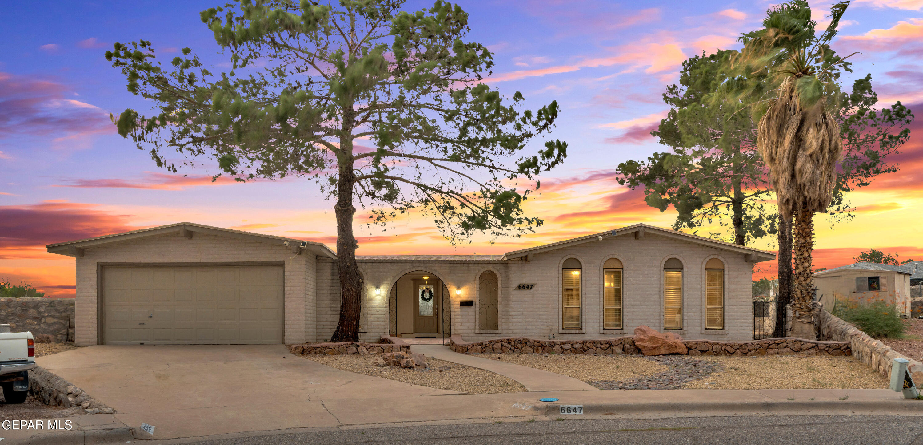 6647 Mariposa Drive — photo
