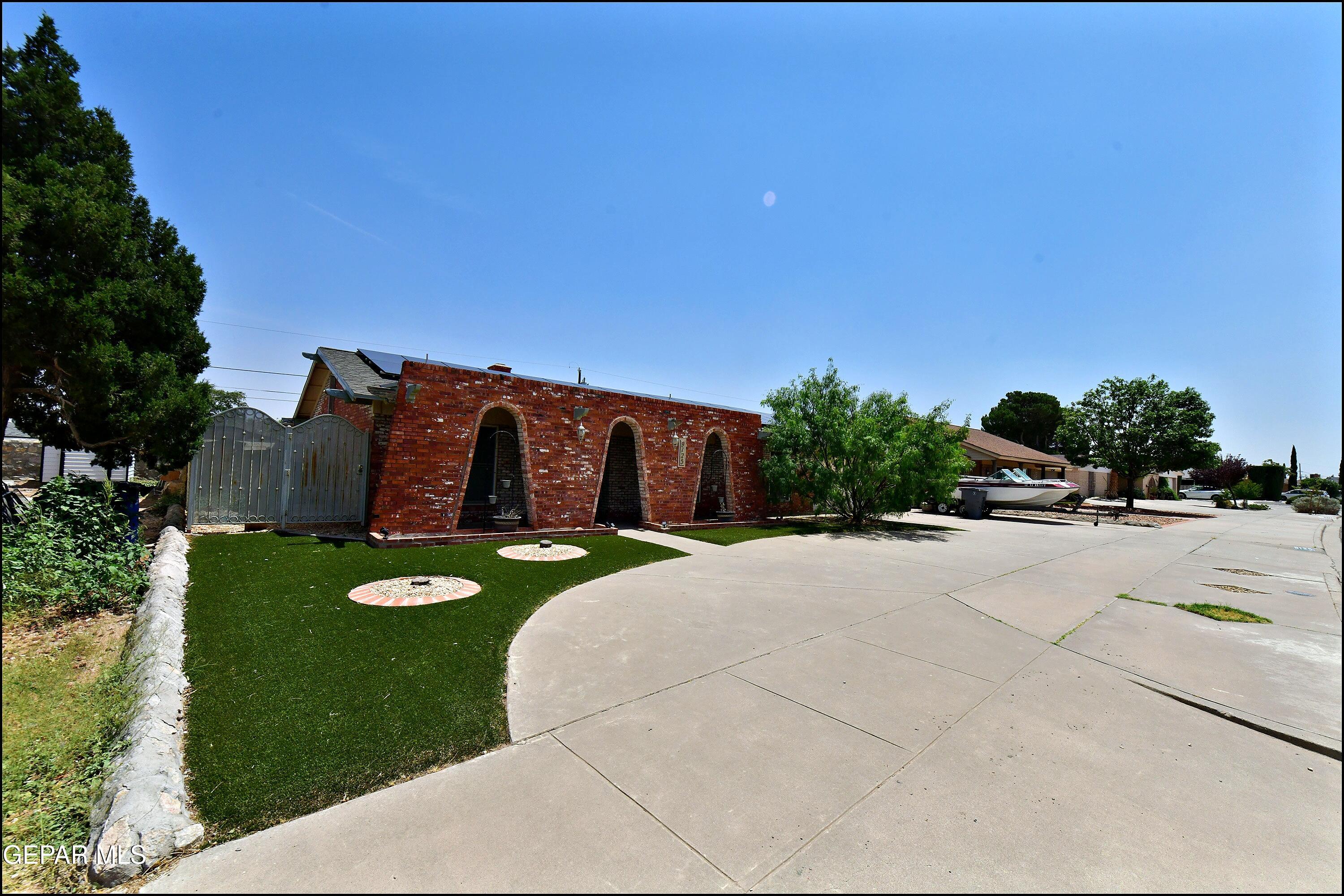 9125 W H Burges Drive — photo