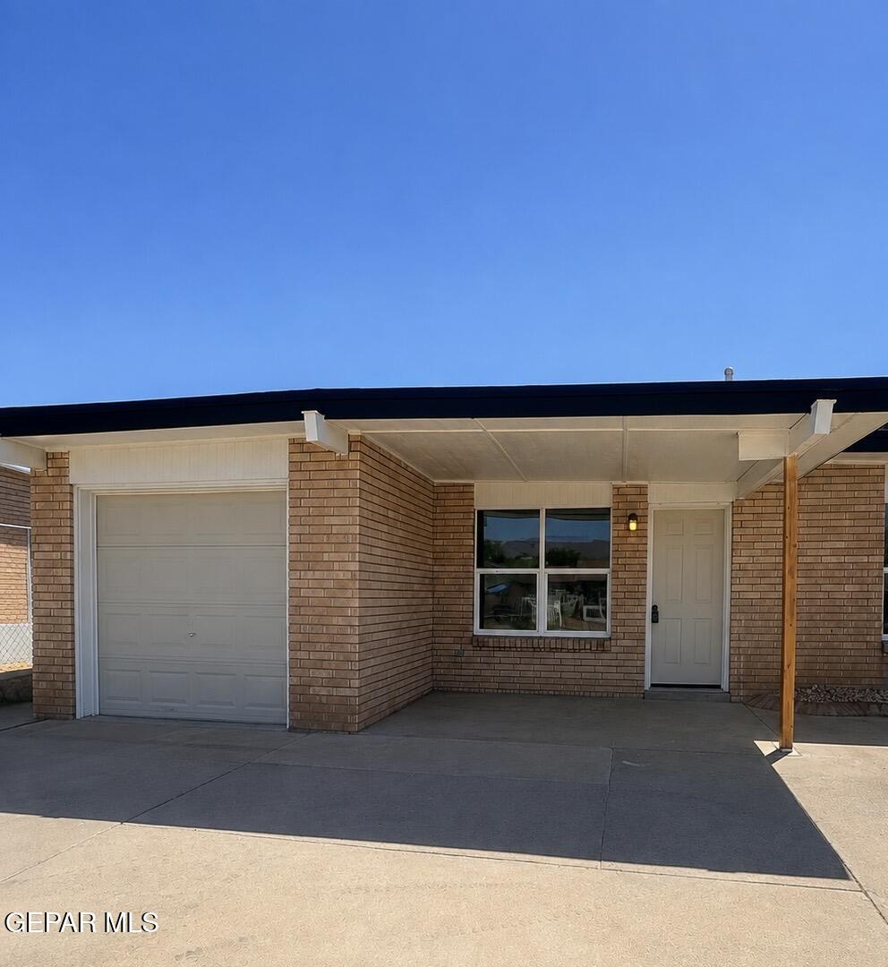 10736 Murphy Street — photo