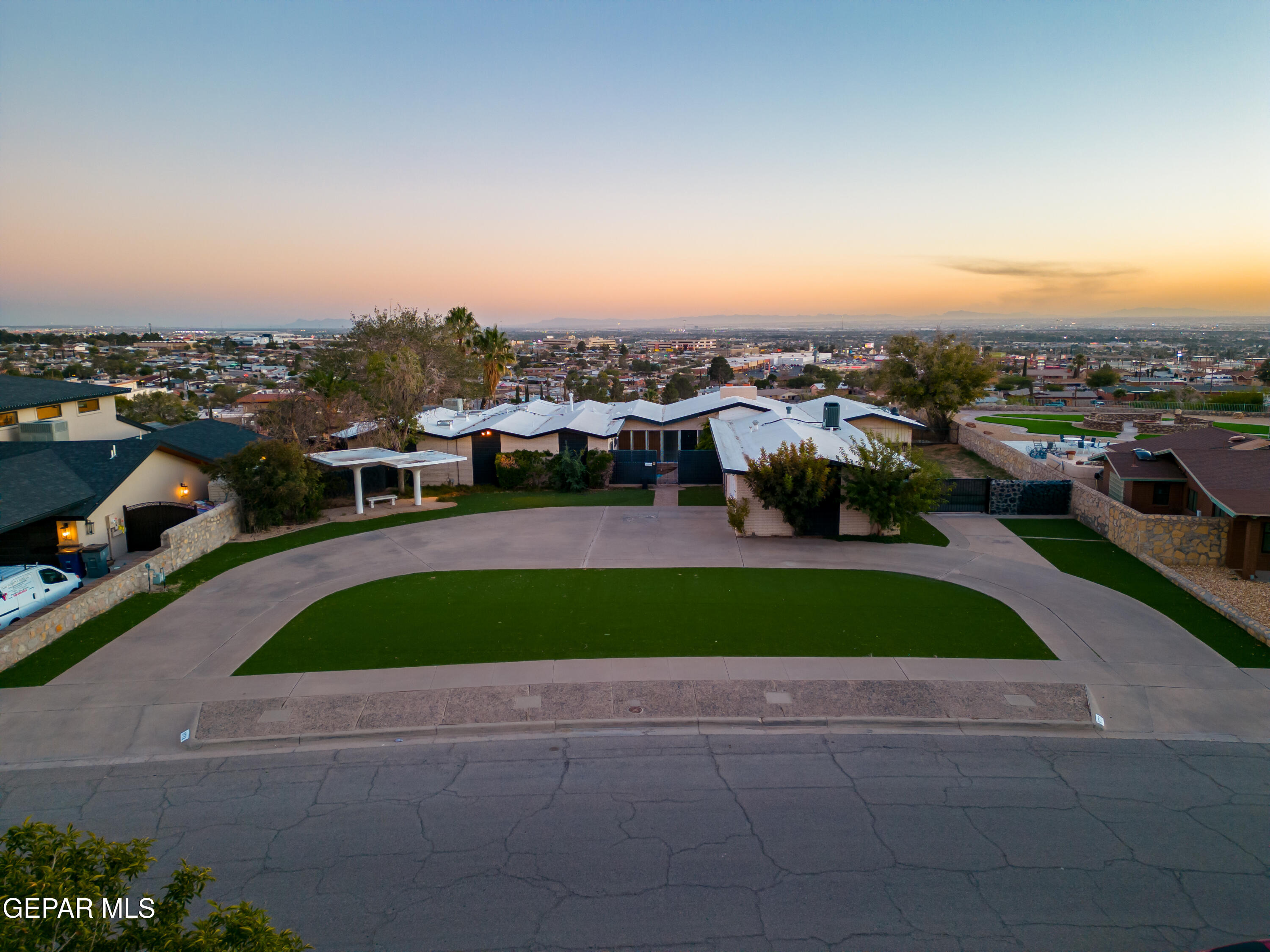 9772 Eastridge Drive — photo