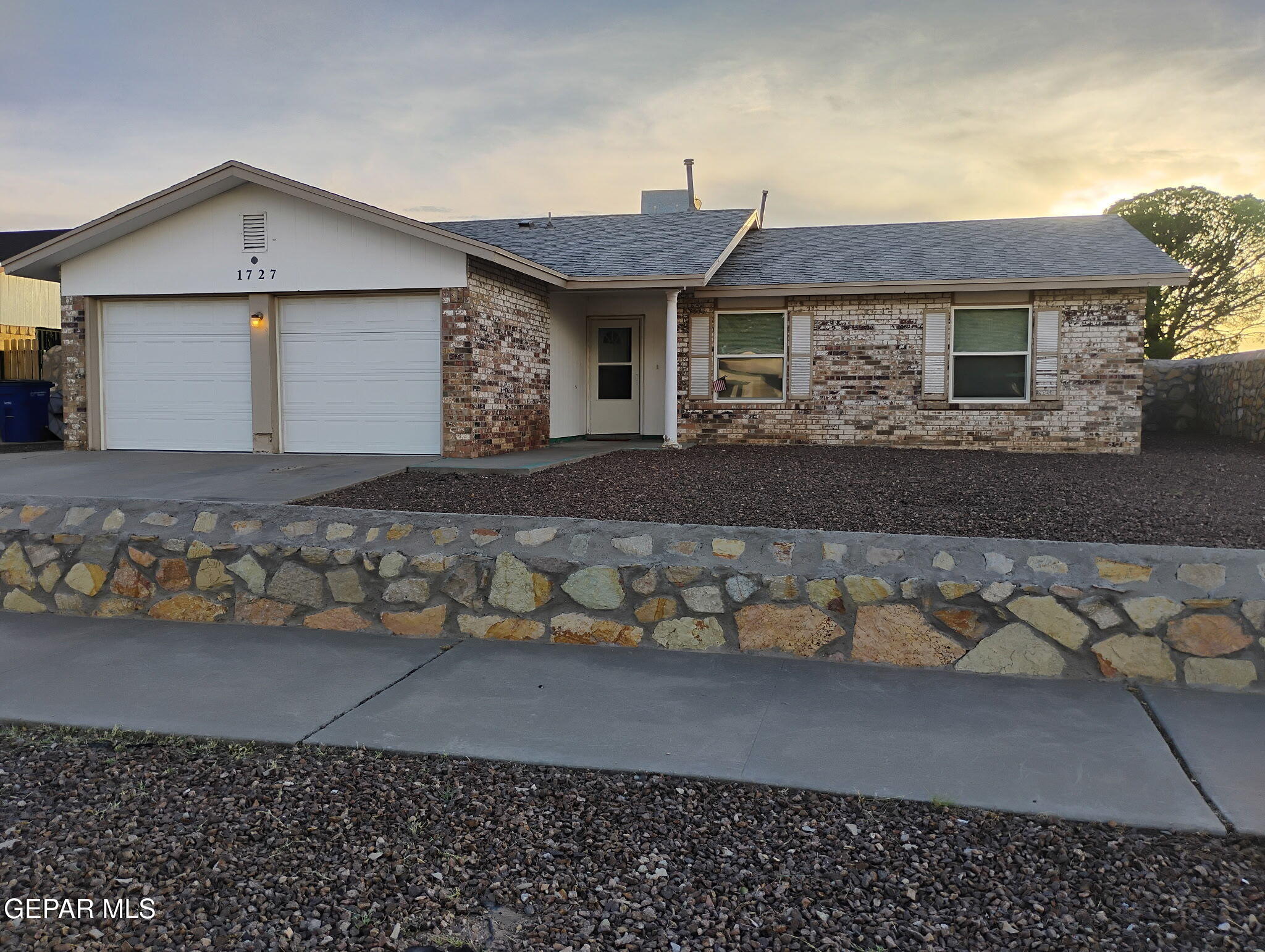 1727 Ron Cerrudo Street — photo