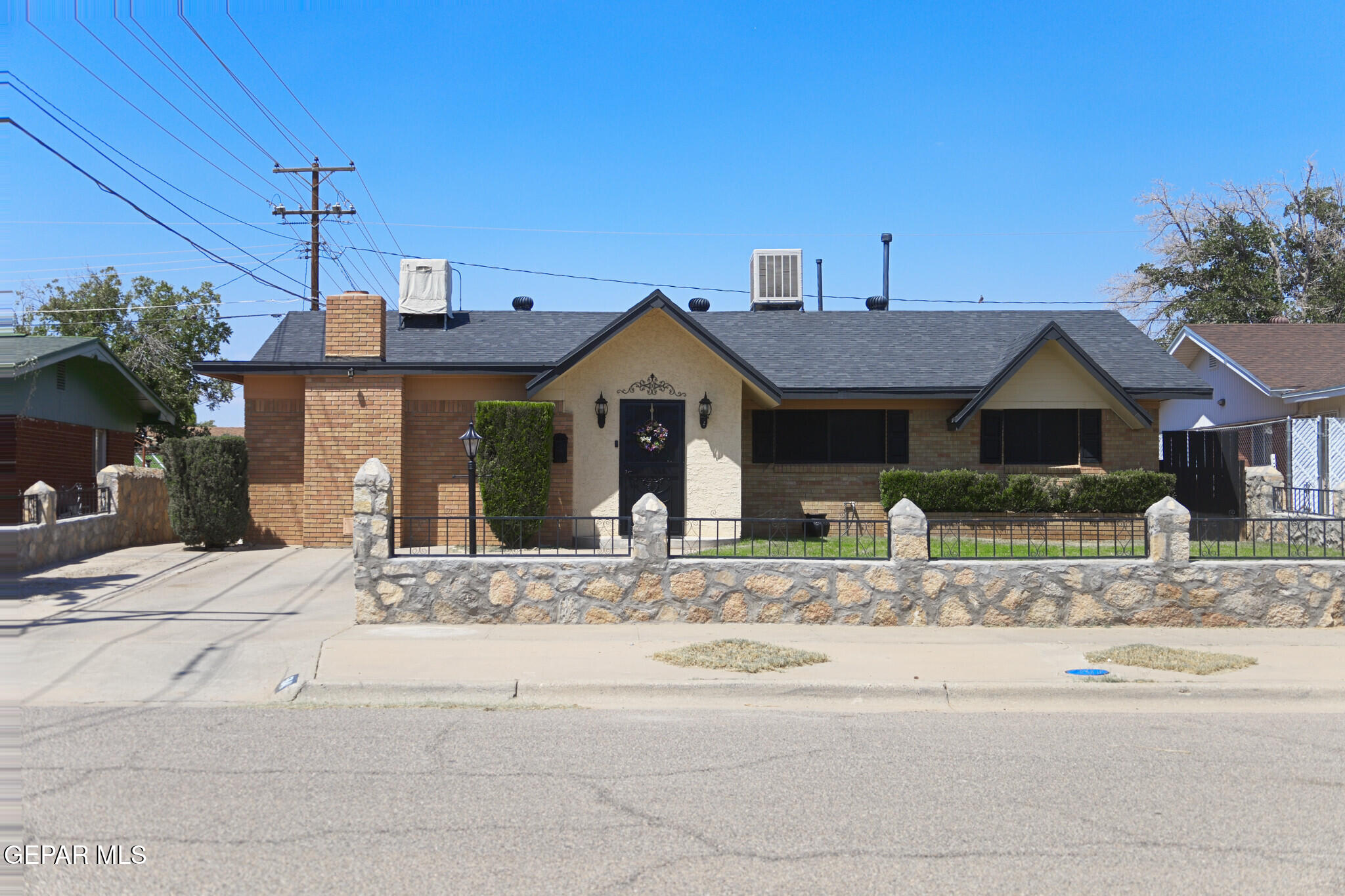 5841 Dolphin Drive — photo