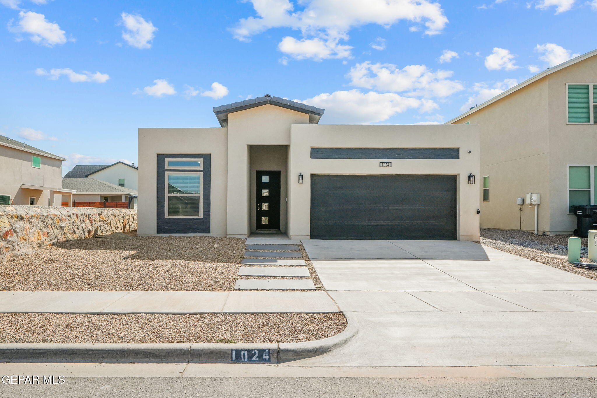 1024 Summer Lake Street — photo