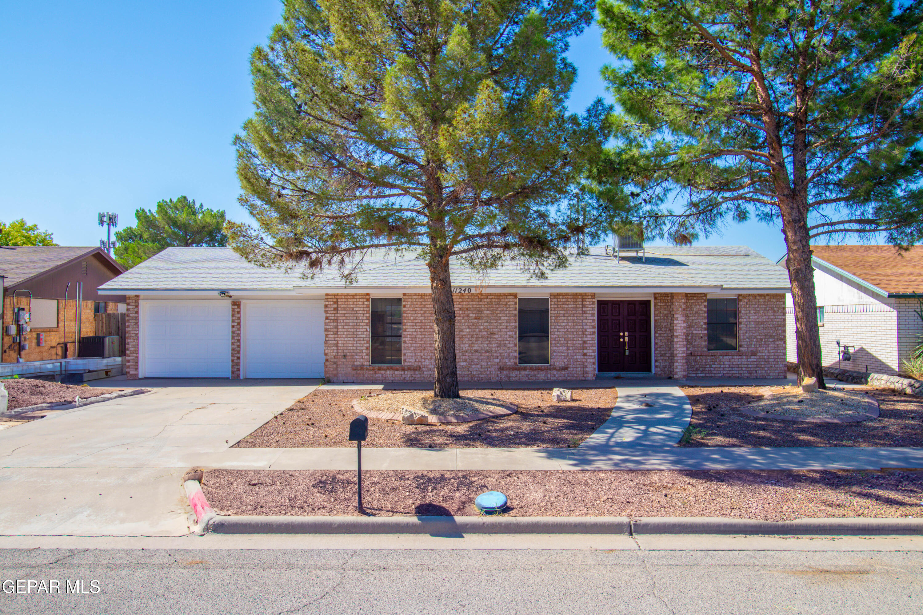 11240 Warcloud Avenue — photo