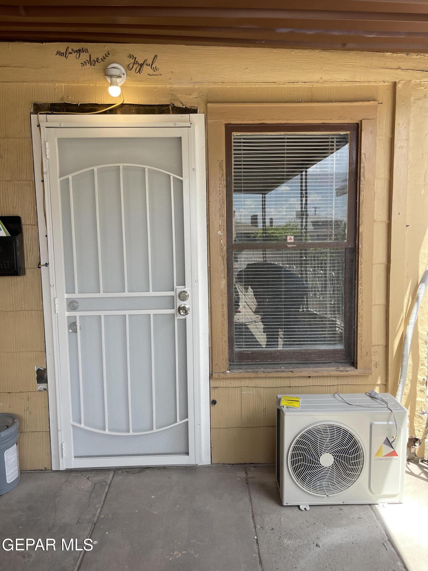 3505 Douglas Studio — photo