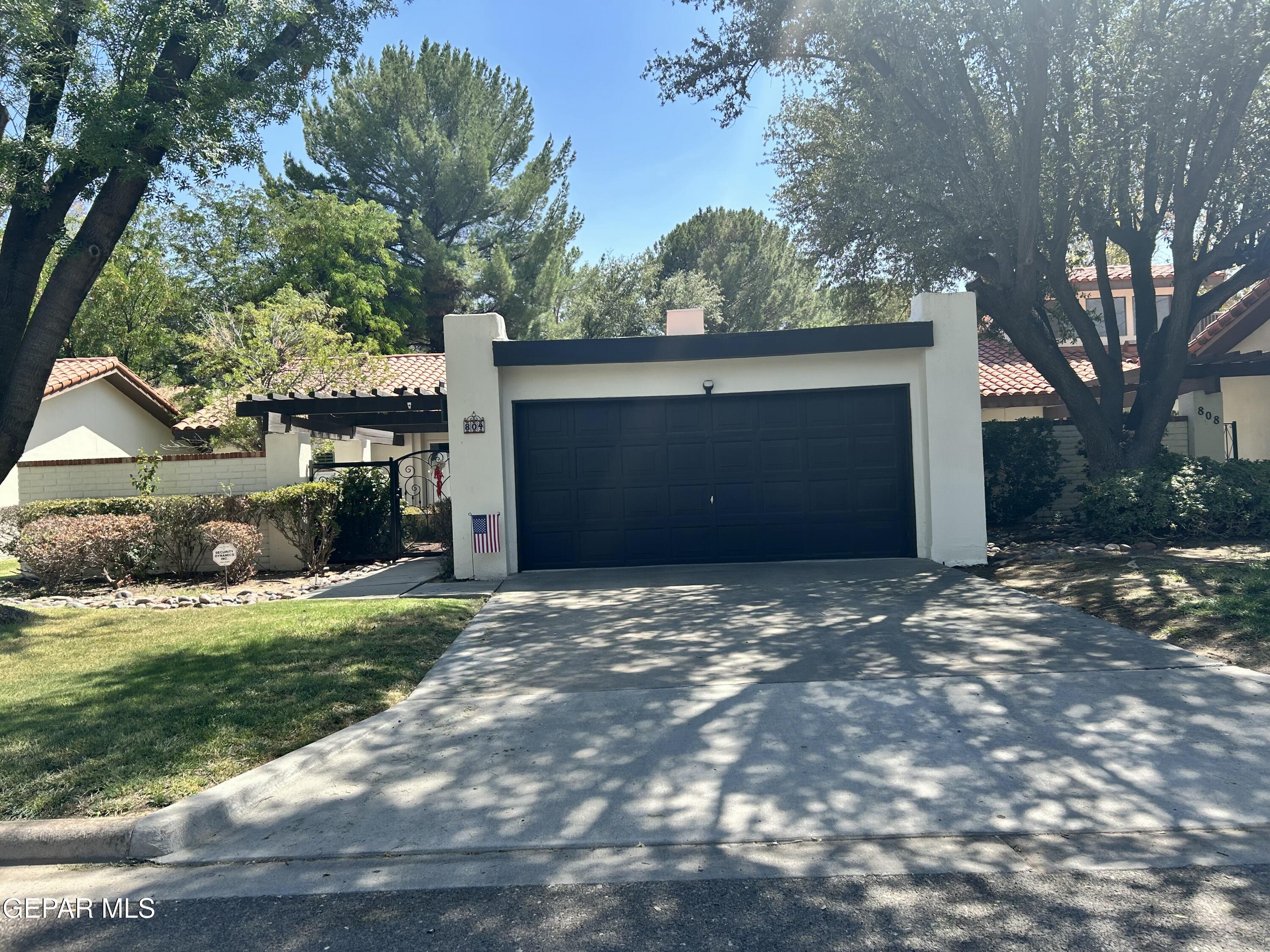 804 Lakeshore Drive — photo