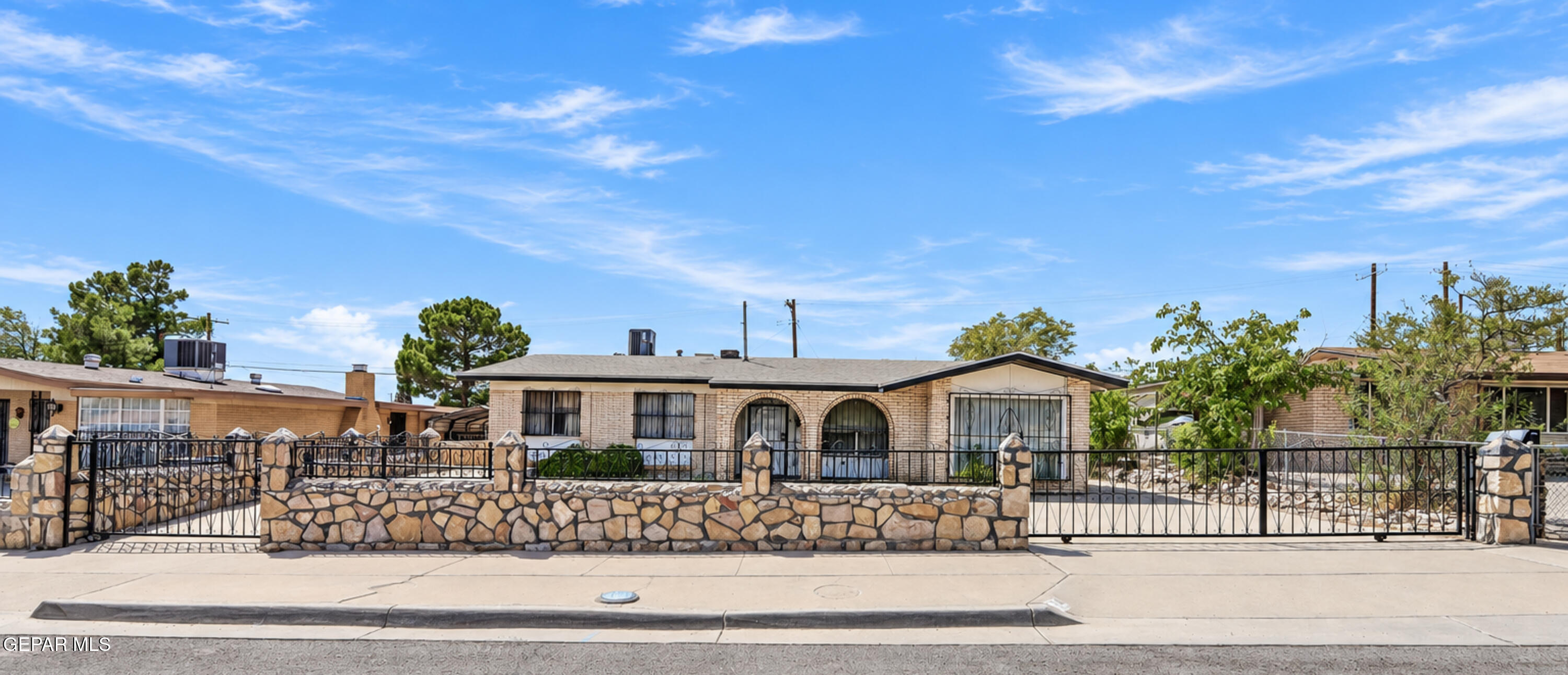 911 La Paz Drive — photo