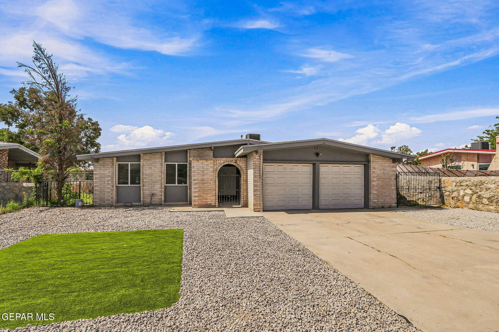 904 la Barca Drive — photo