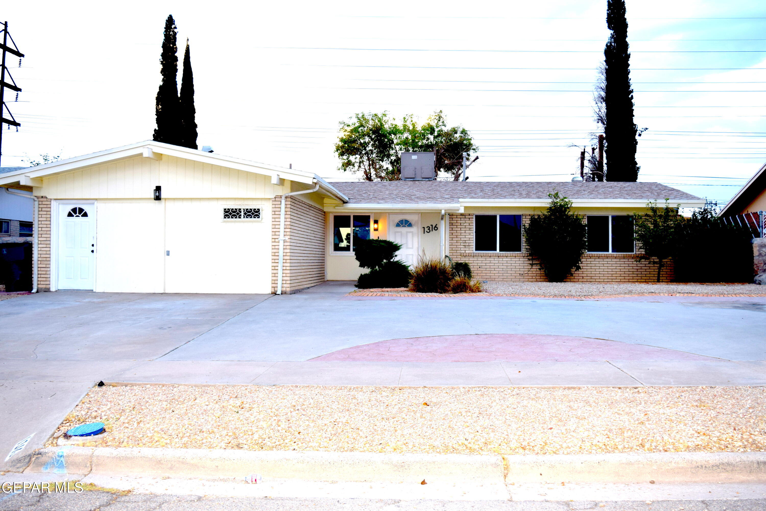 1316 Backus Street — photo