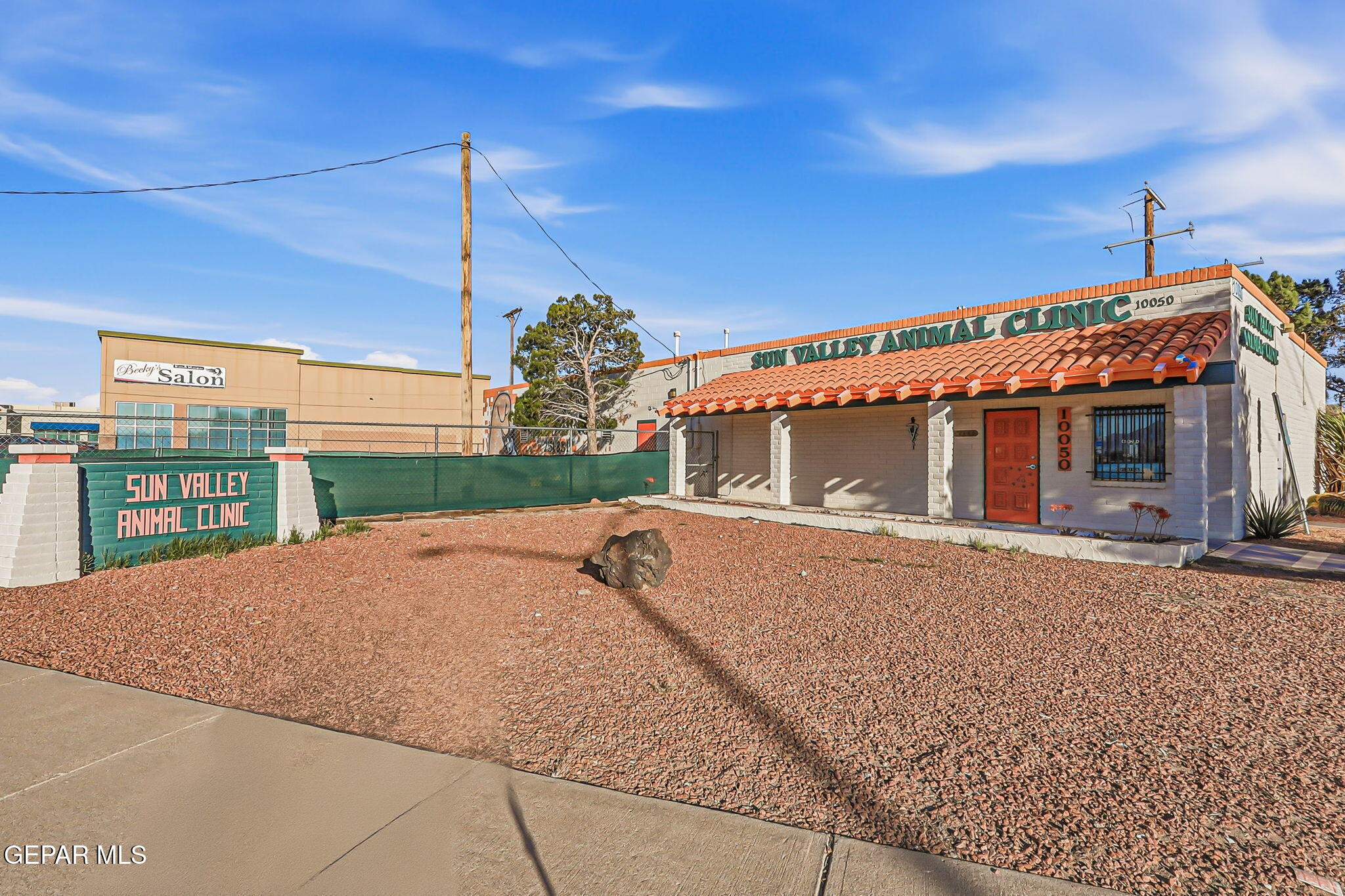 10050 McCombs Street — photo
