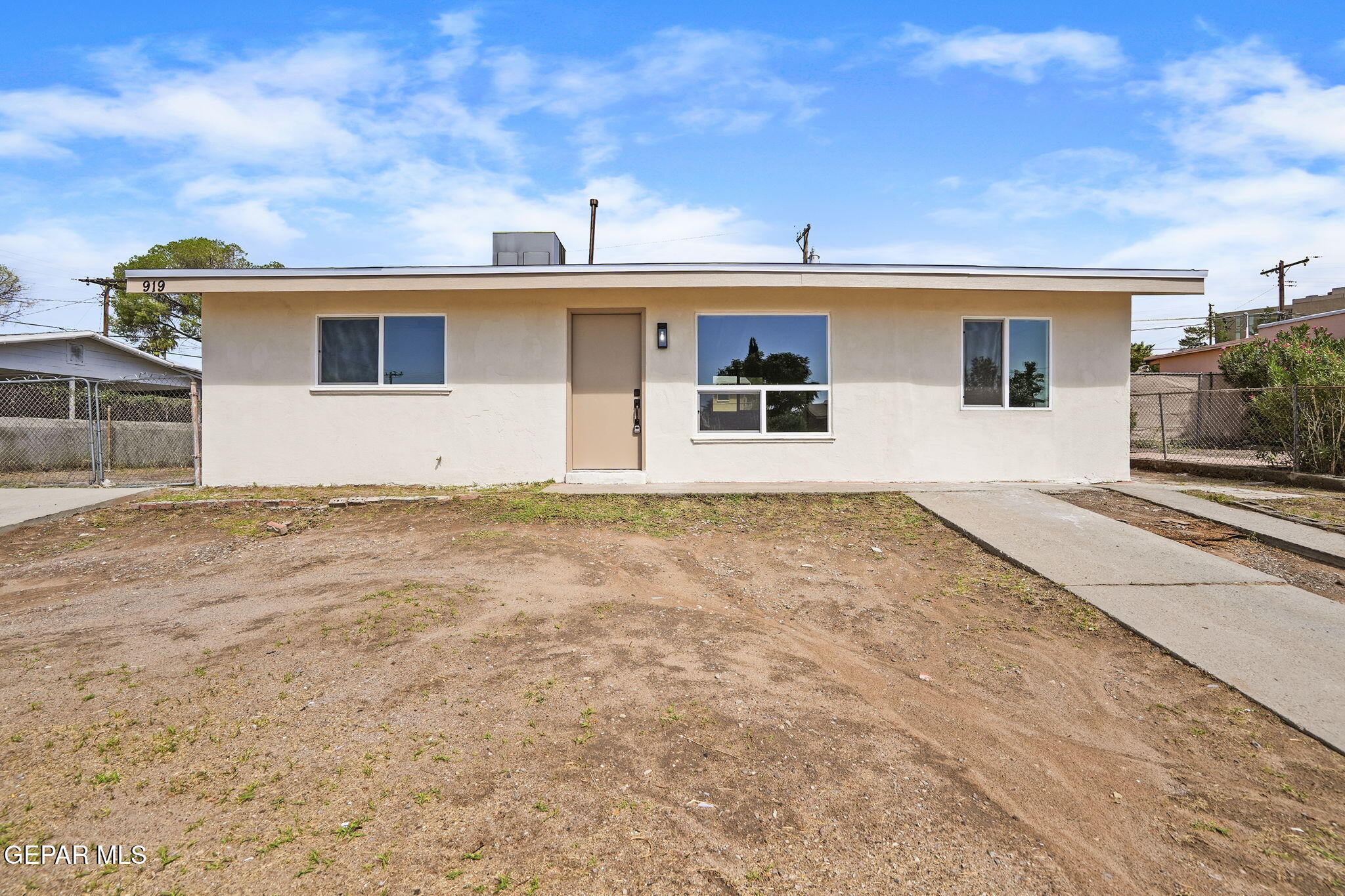 919 N Clark Drive — photo