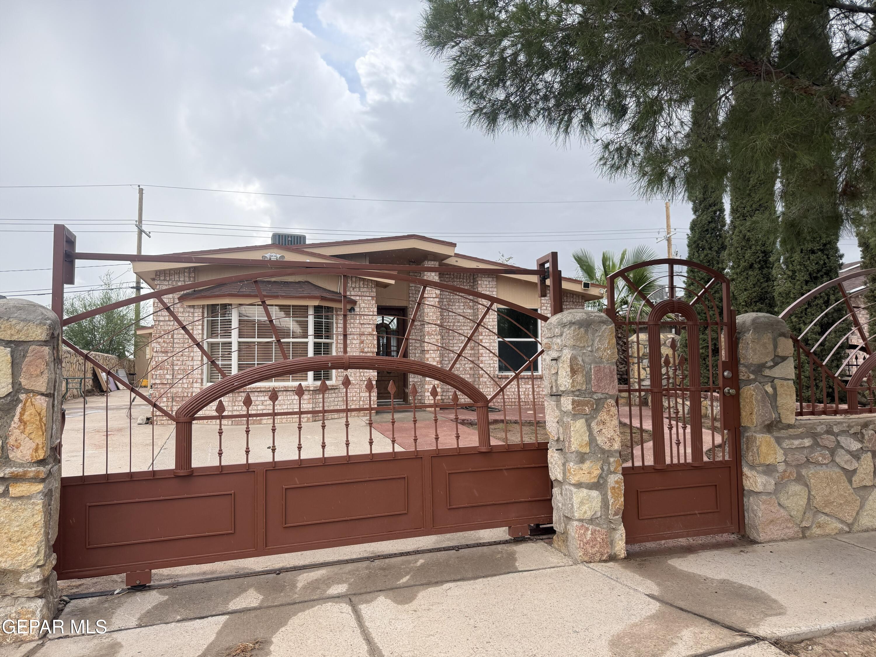 13464 Sunset Hills Drive — photo
