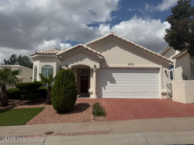 1633 Via Appia Street — photo