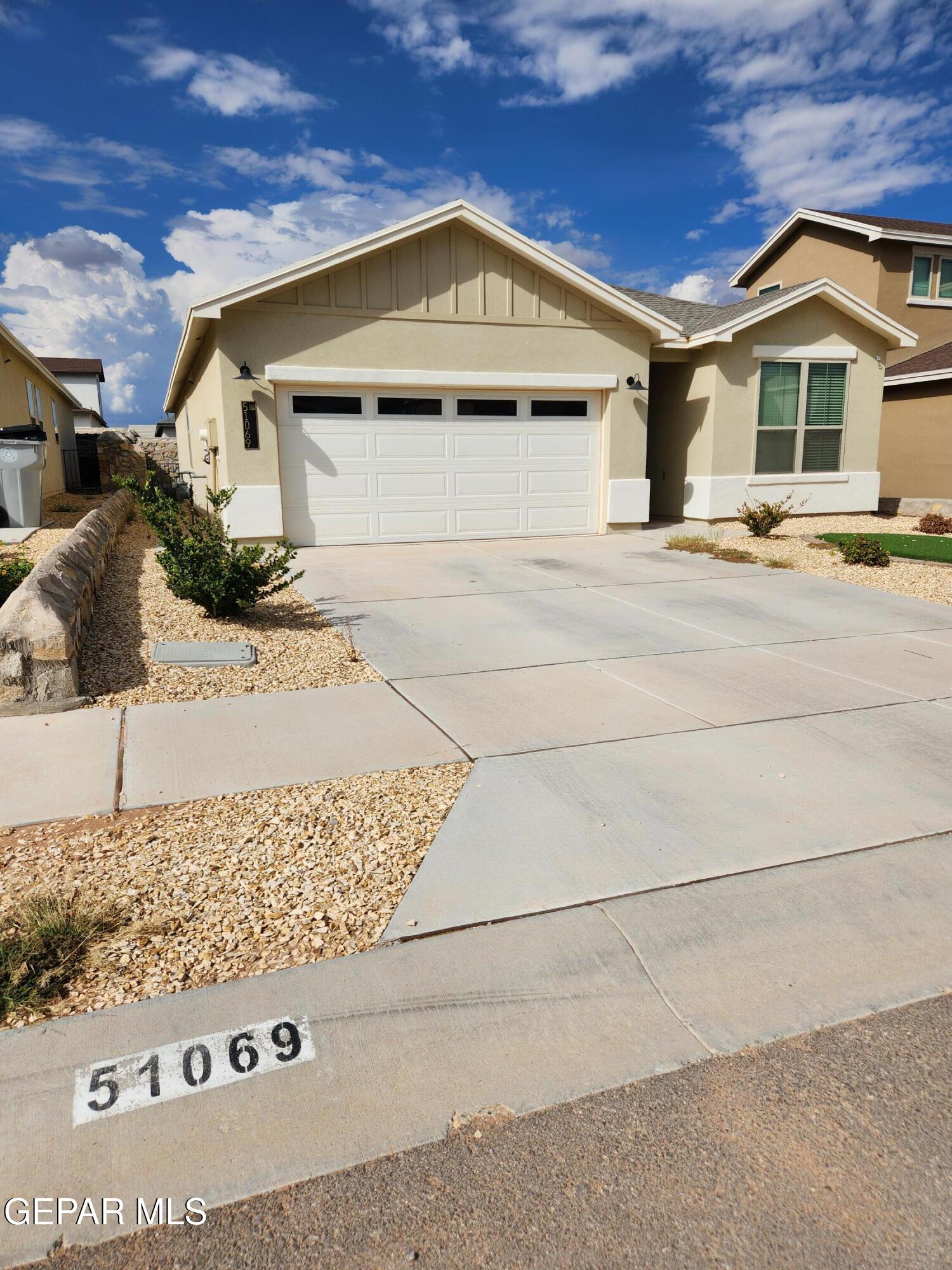 51069 Desert Sunflower Avenue — photo