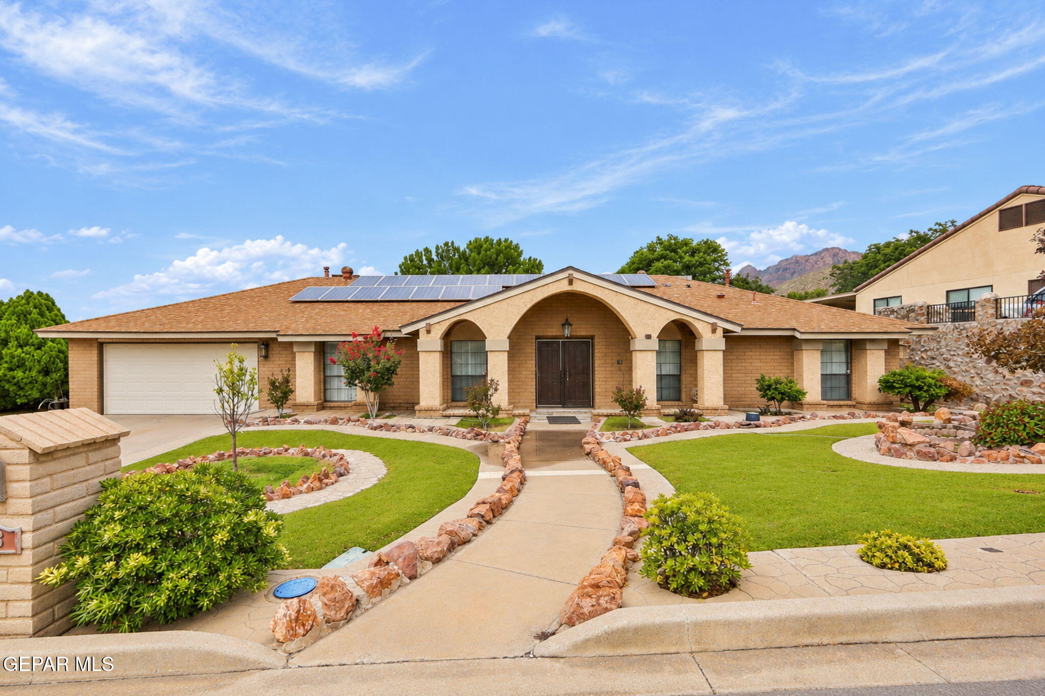 433 Hollydale Drive — photo