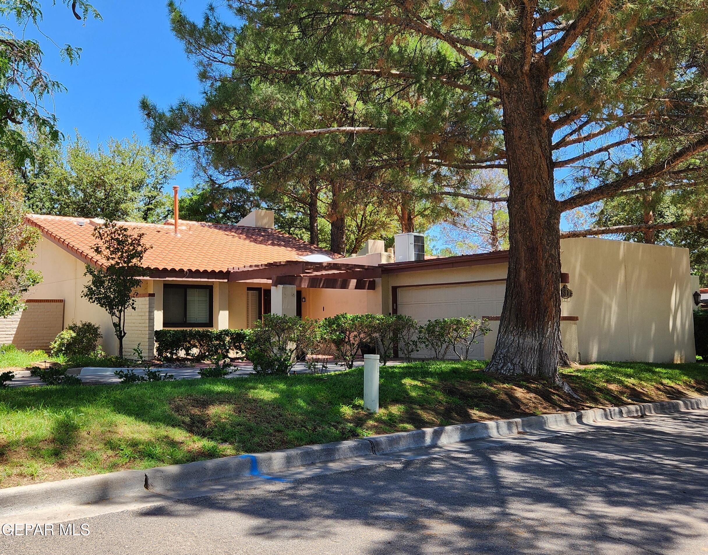 817 Lakeway Drive — photo