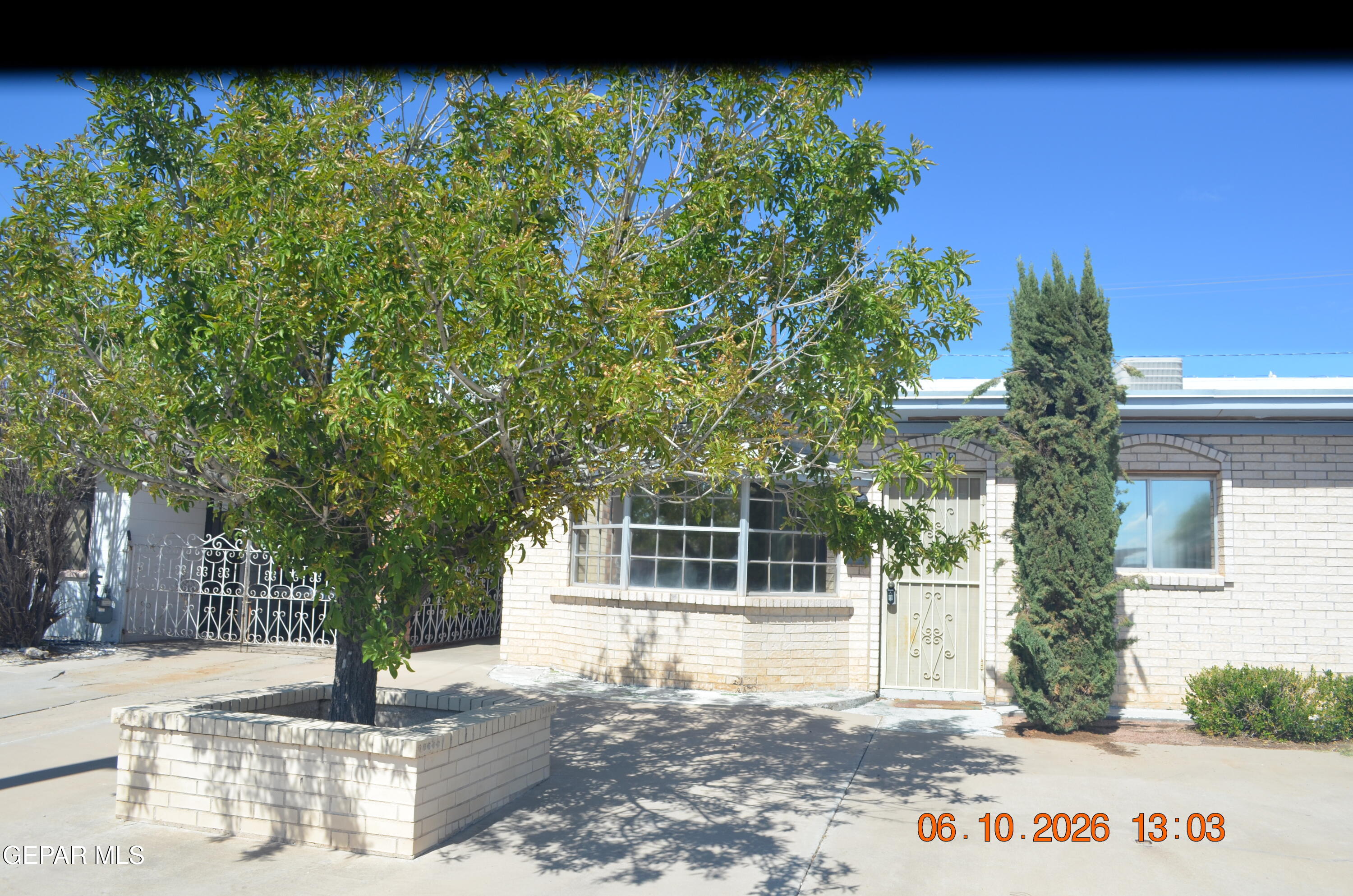 6033 Aztec Road — photo