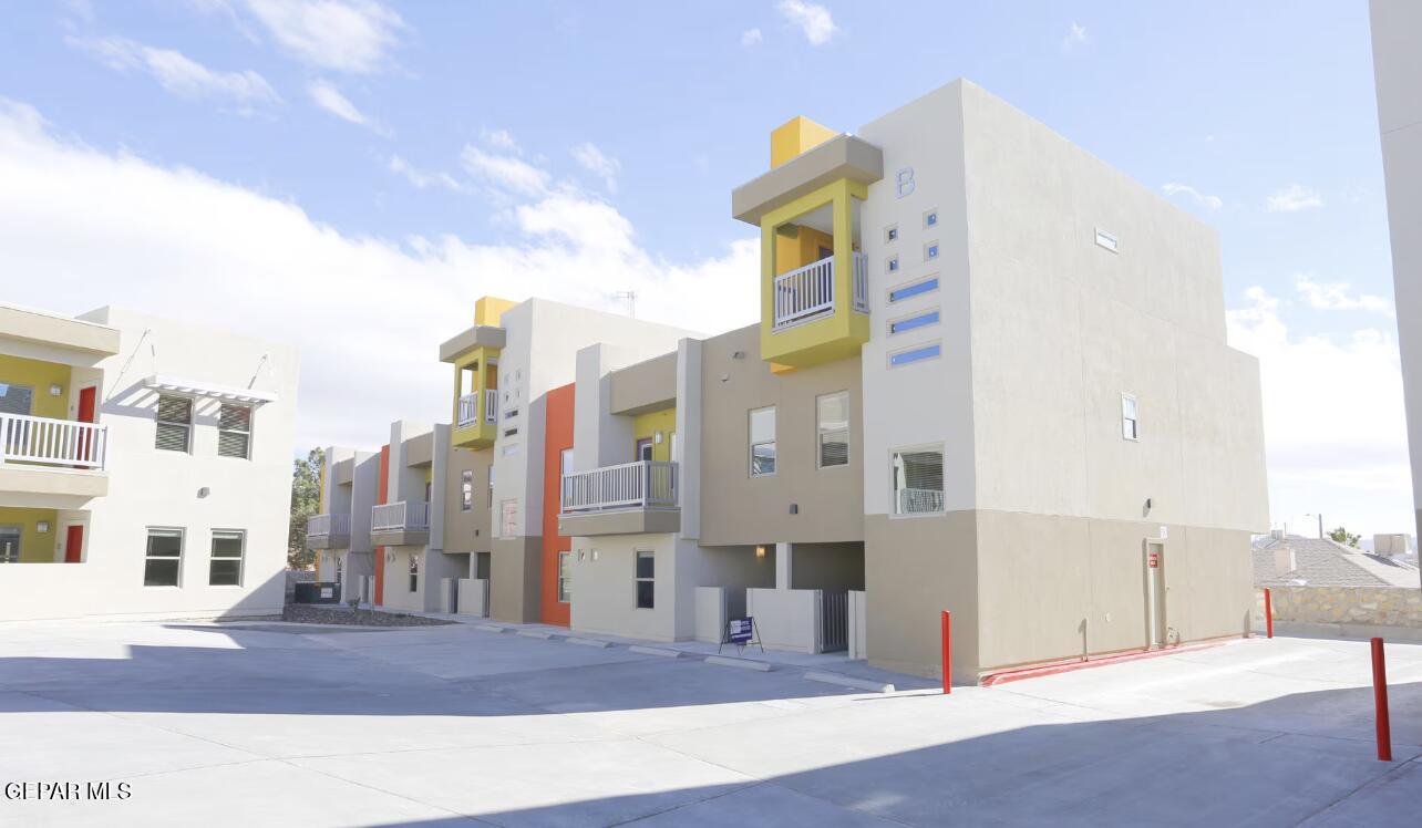 410 Thorn Avenue Unit D4 — photo
