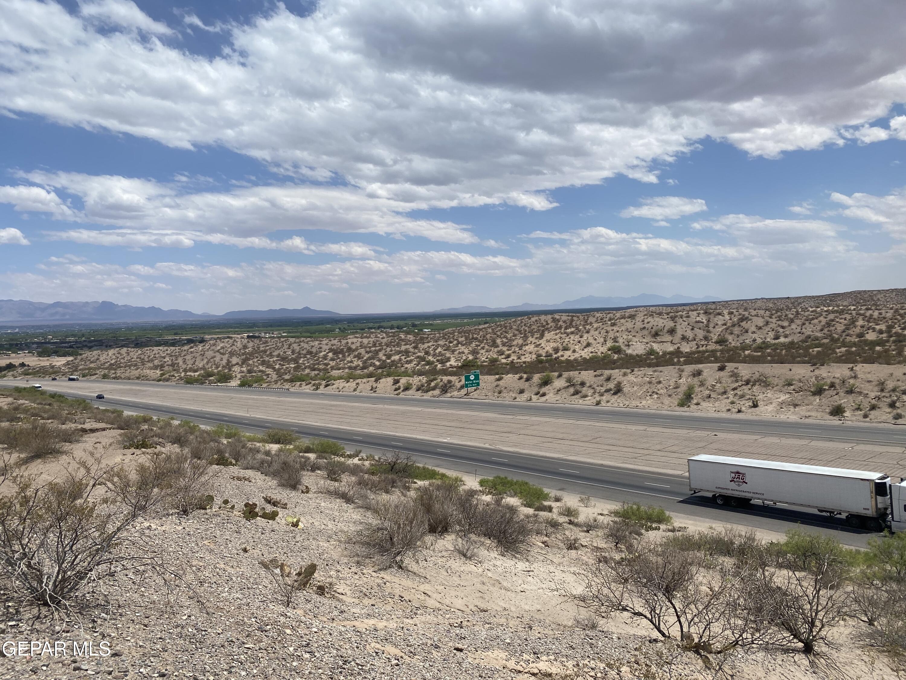 Tbd a Dusty Prints Road — photo
