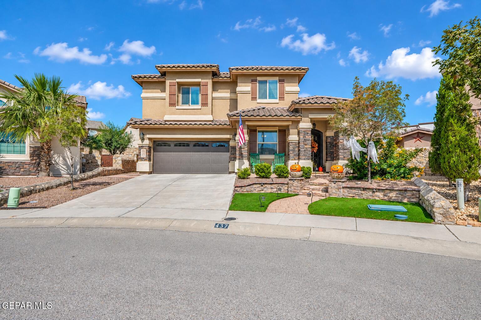 437 Chandelier Road — photo