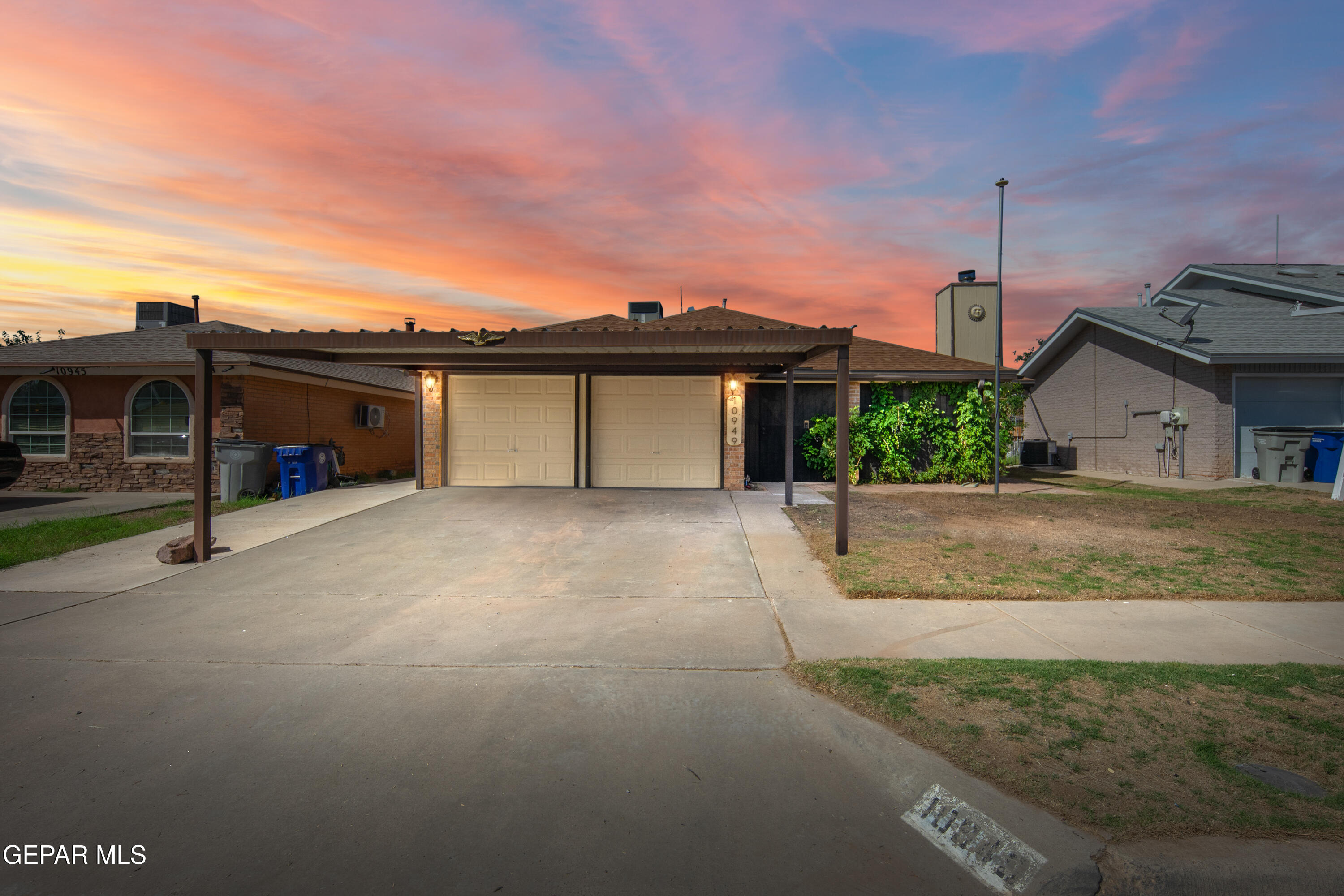 10949 Rogers Hornsby Street — photo