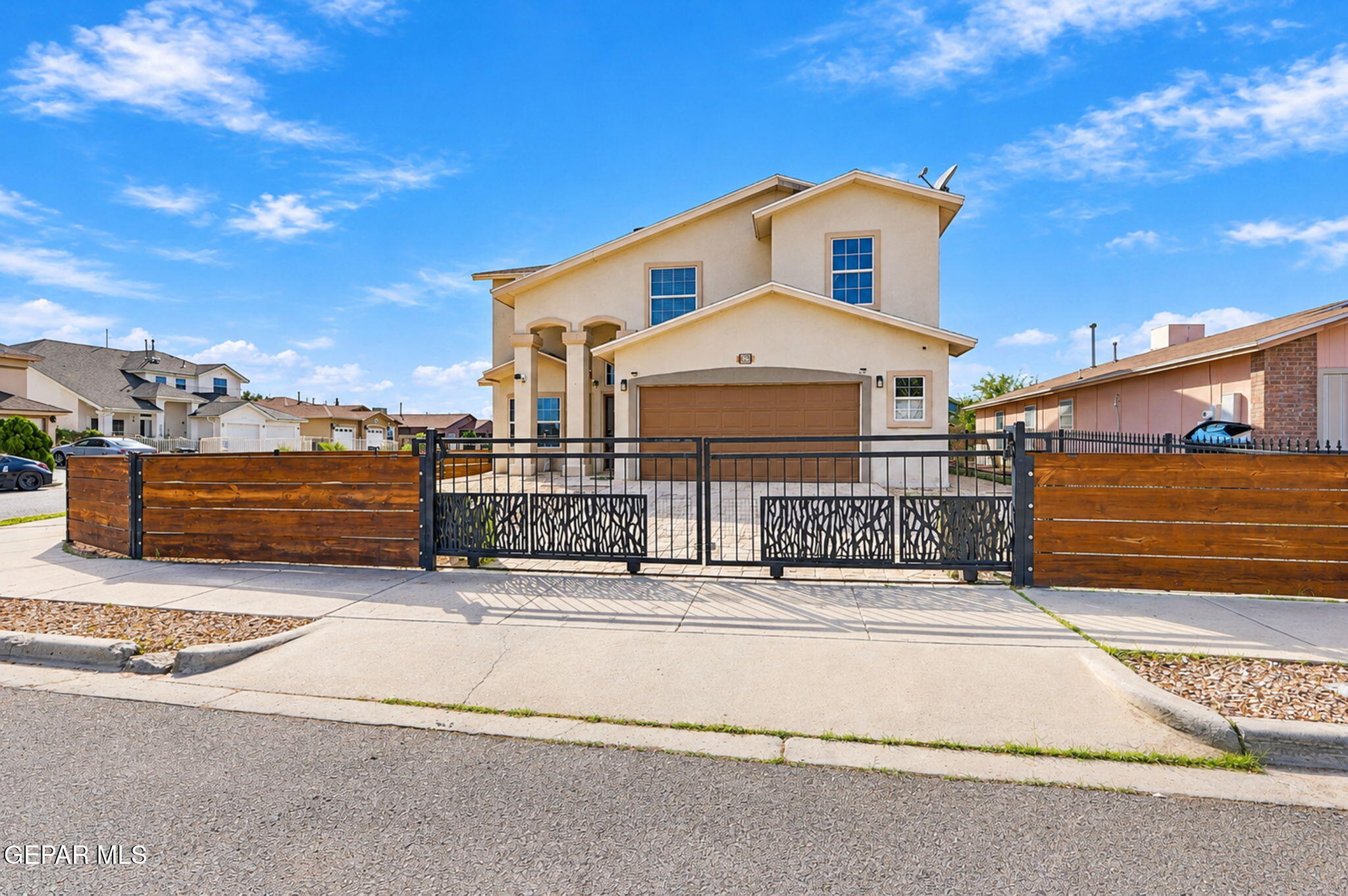 749 Cora Ruecker — photo
