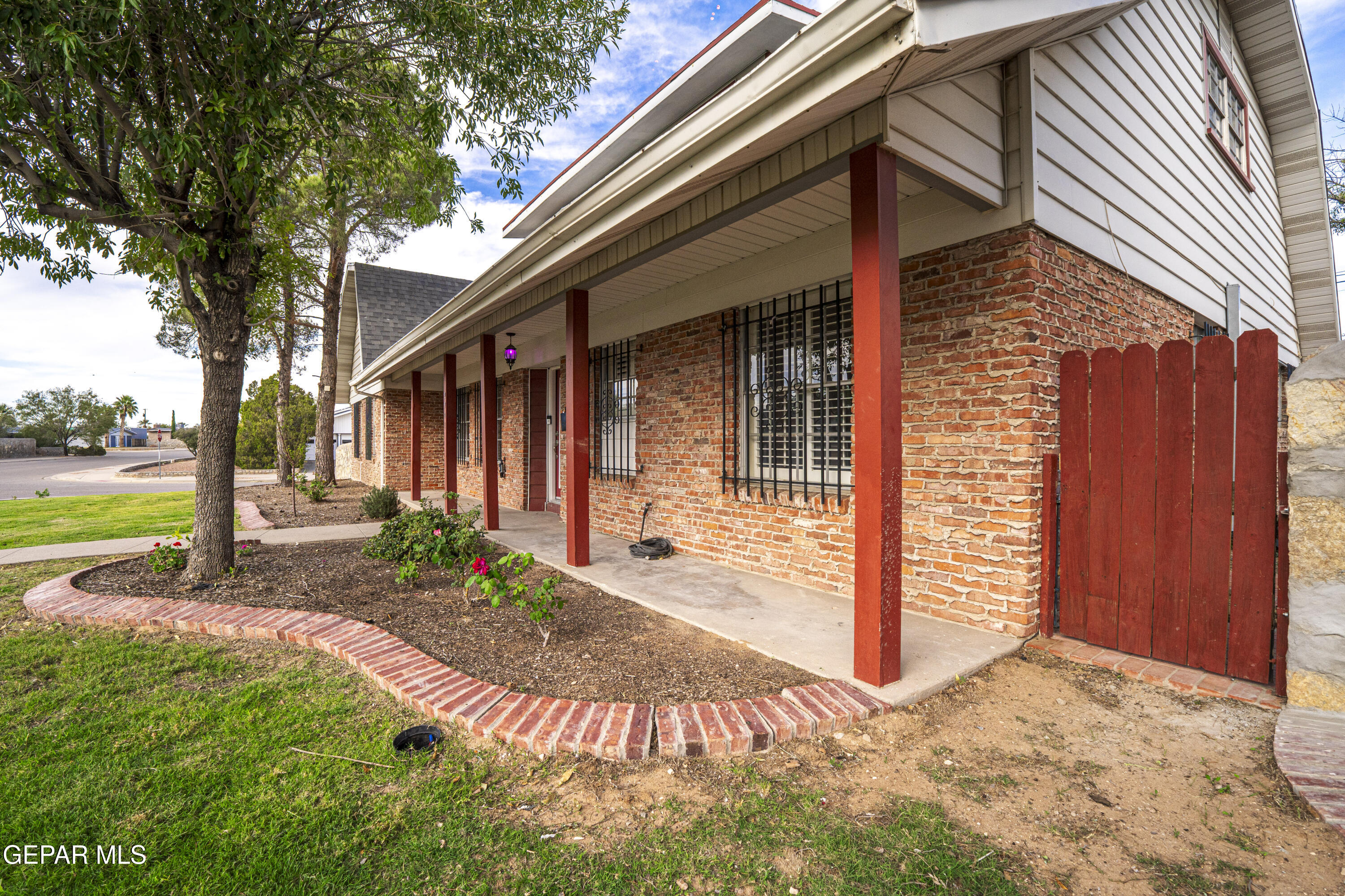 9941 Debbie Drive — photo