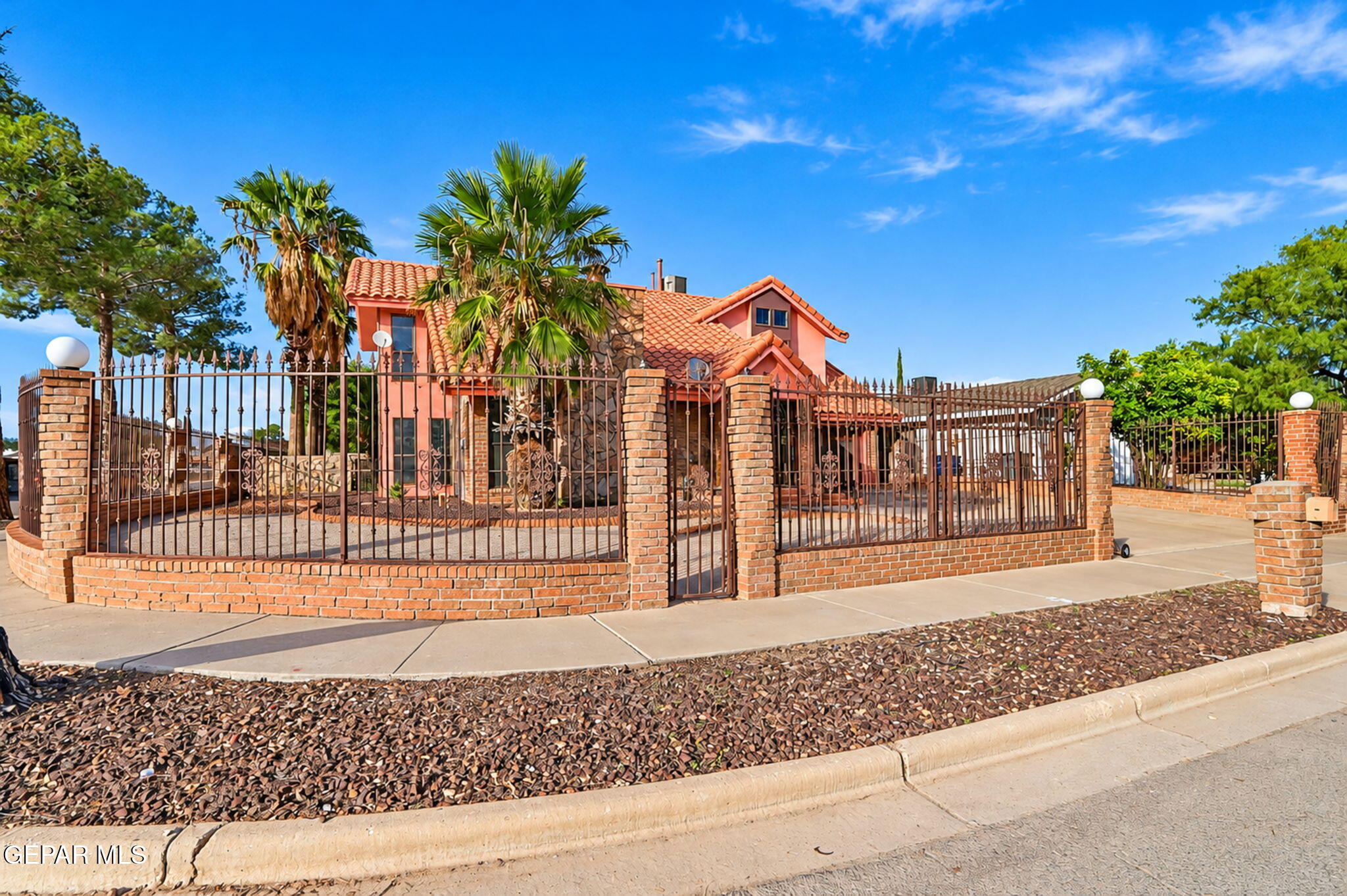 11613 James Grant Drive — photo