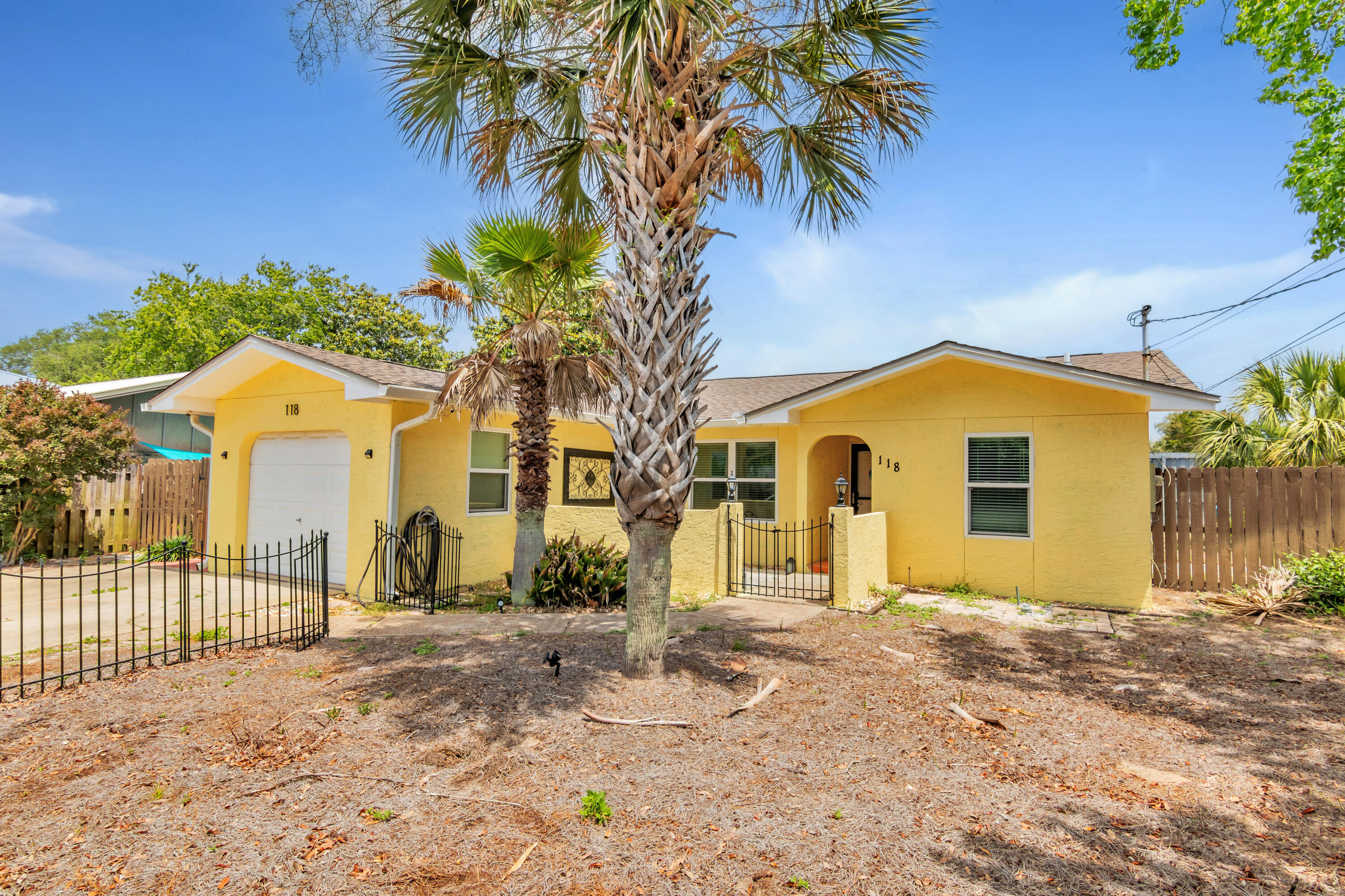 118 Lakeside Circle — photo