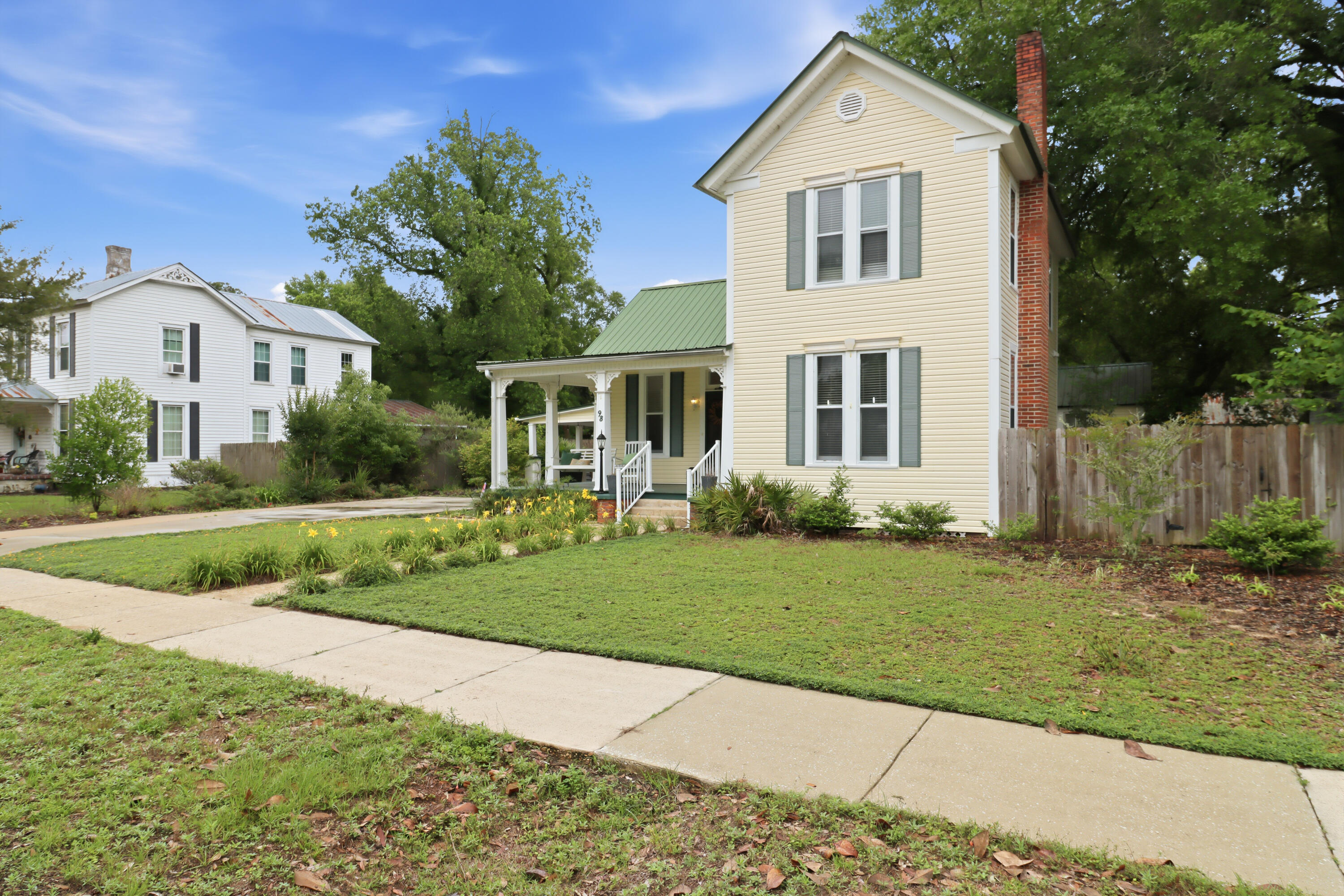 98 E Live Oak Avenue — photo