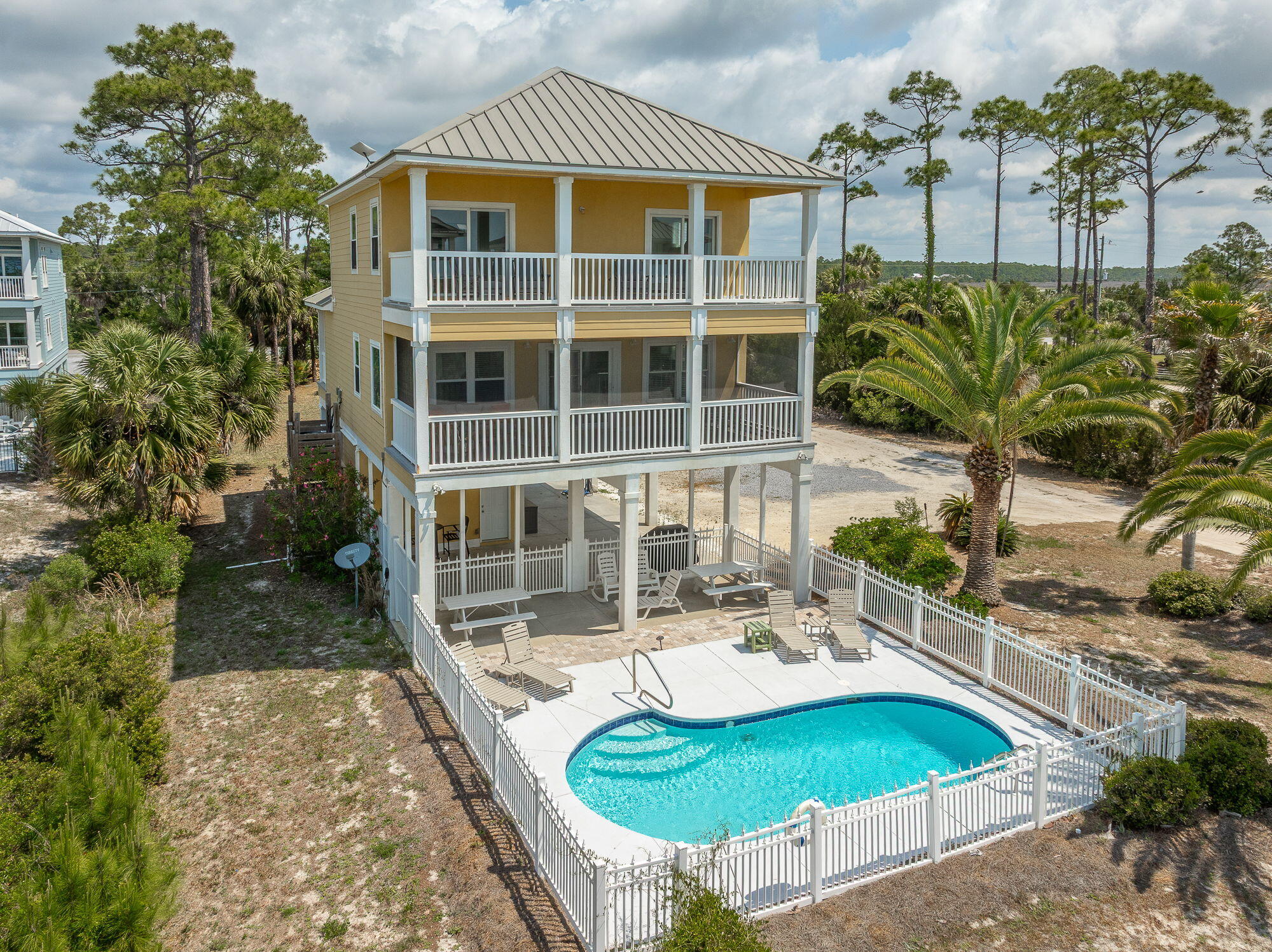 175 Sandy Lane — photo