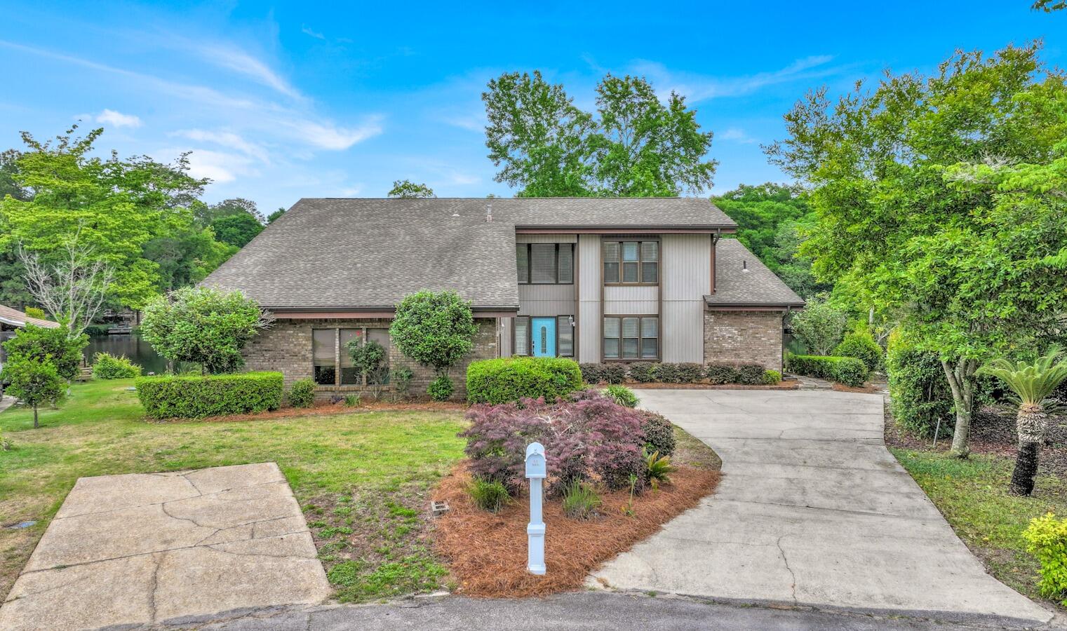 645 Carr Drive — photo