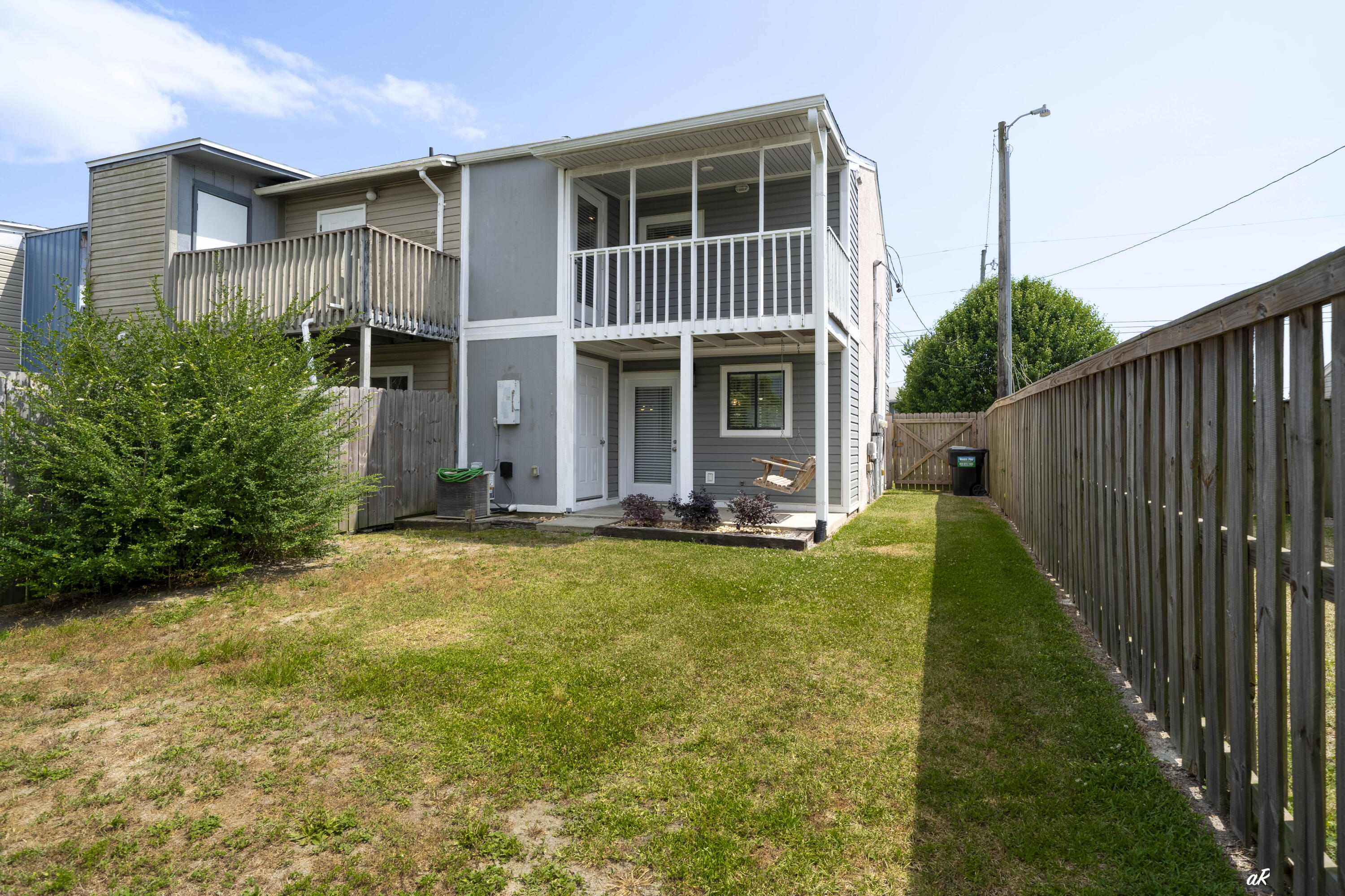 3117 Debra Boulevard — photo
