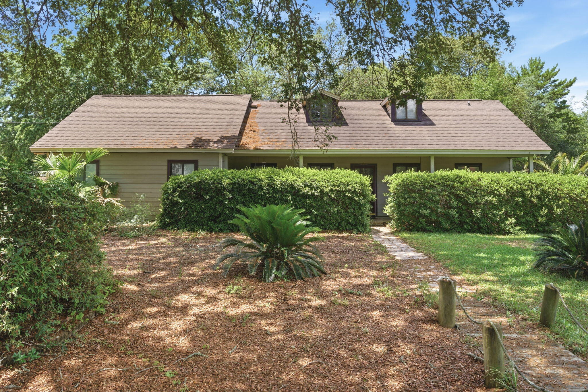 2725 Sherwood Drive — photo