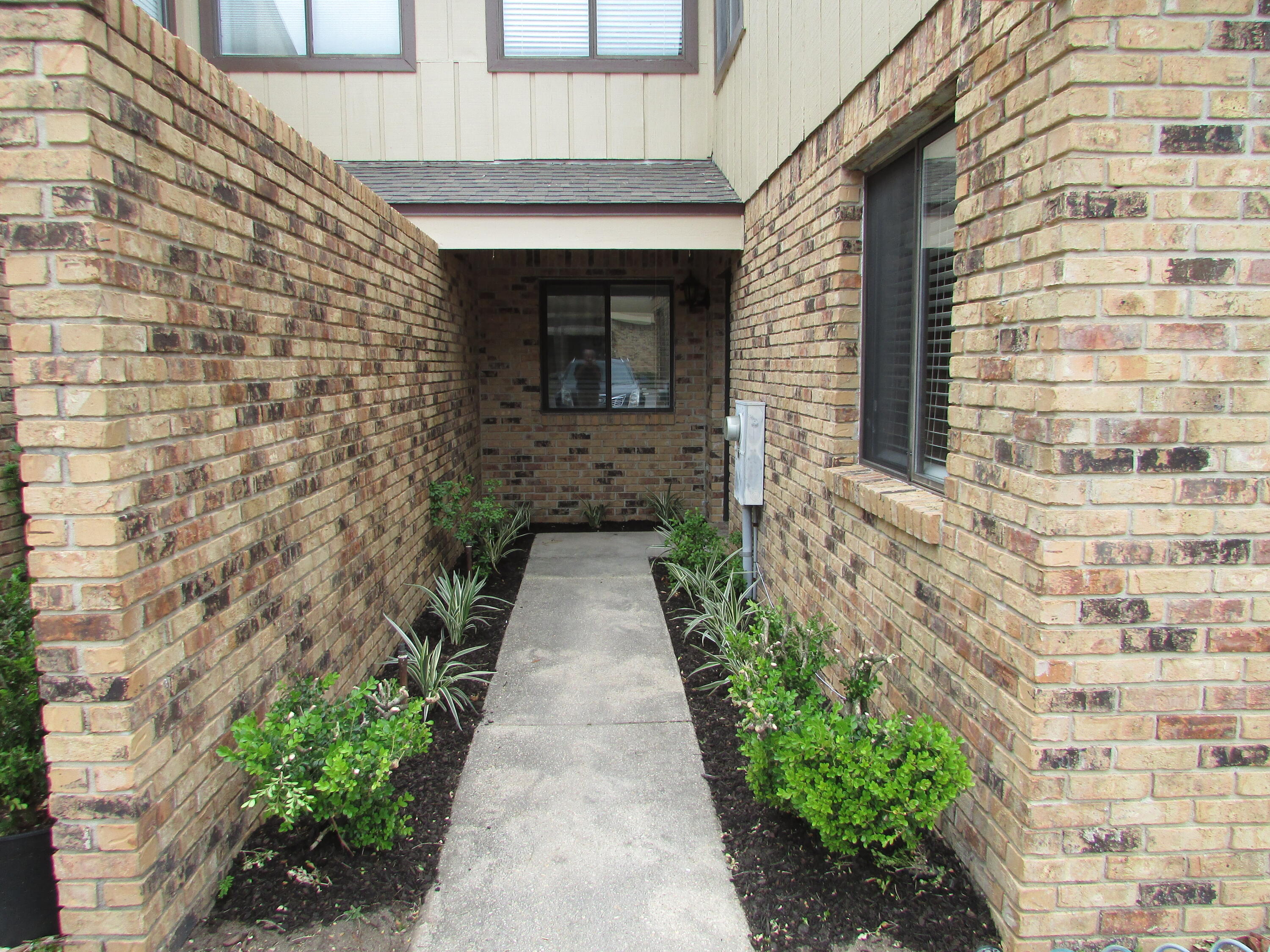 2831 Villager Circle — photo