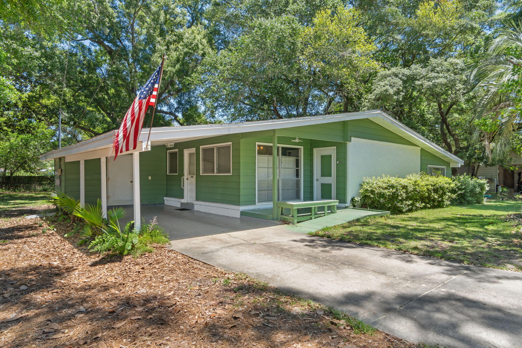 28 Magnolia Drive — photo