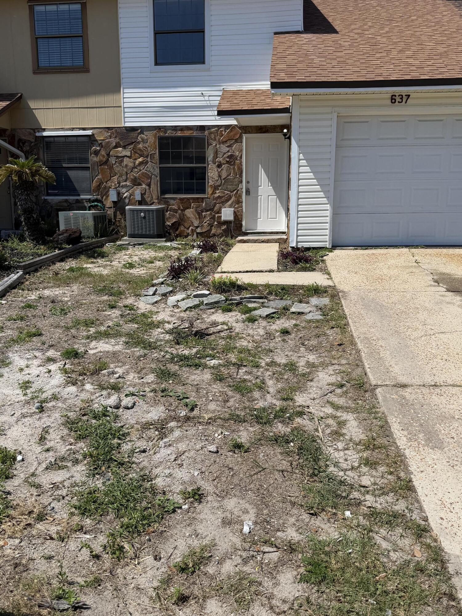 637 Sandalwood Drive — photo