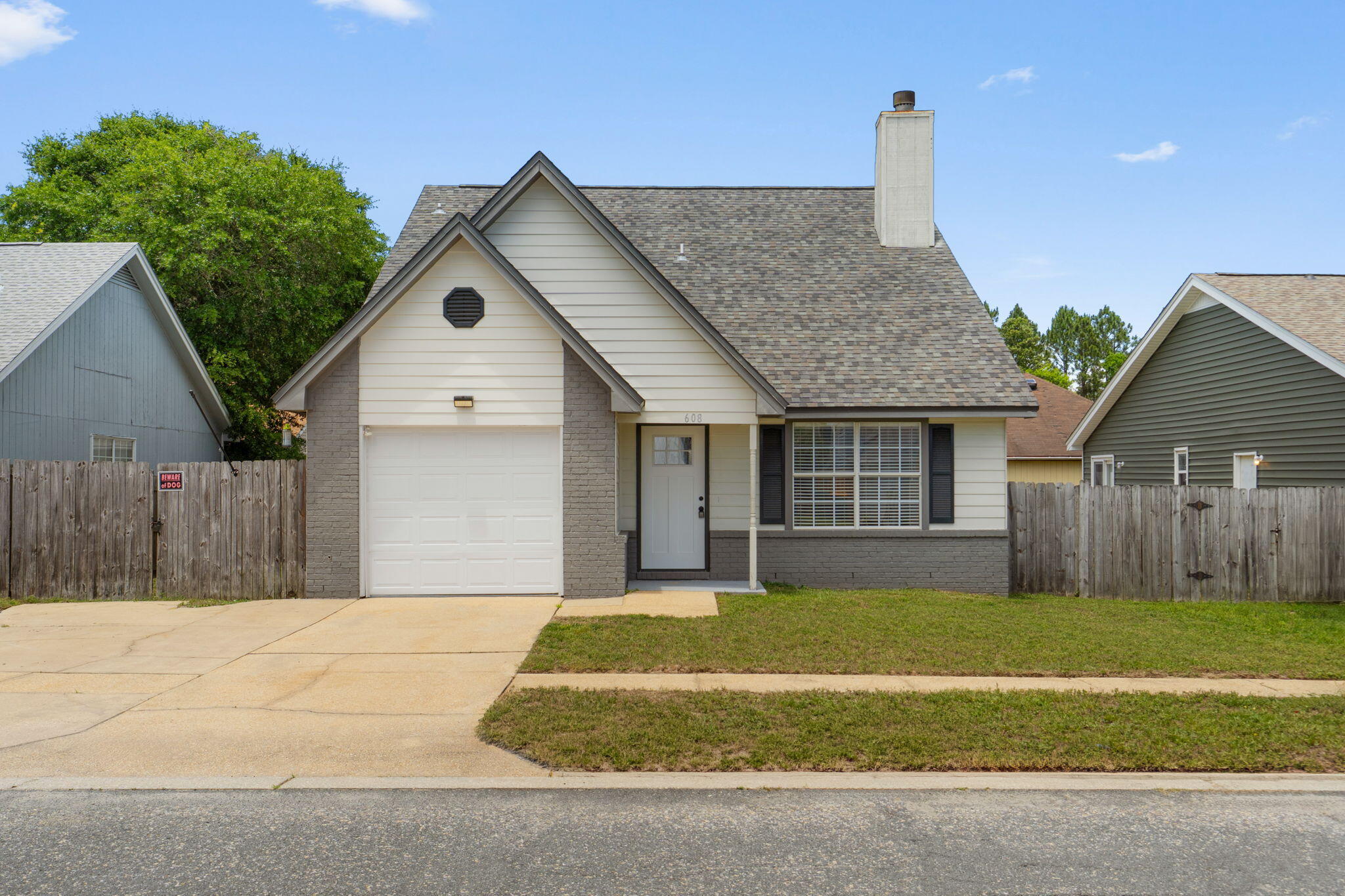 608 Drakes Landing — photo