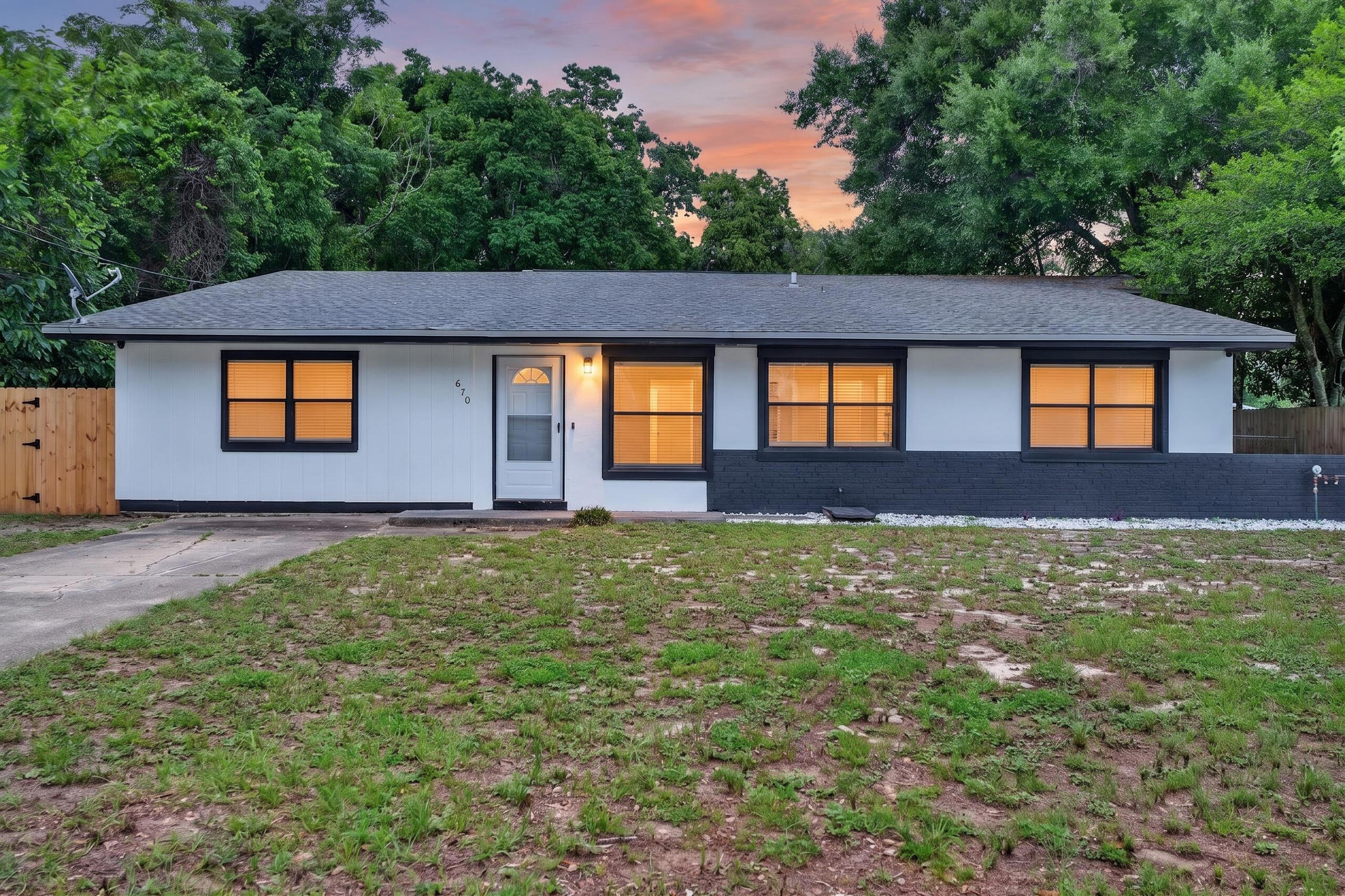 670 Shrewsbury Road — photo