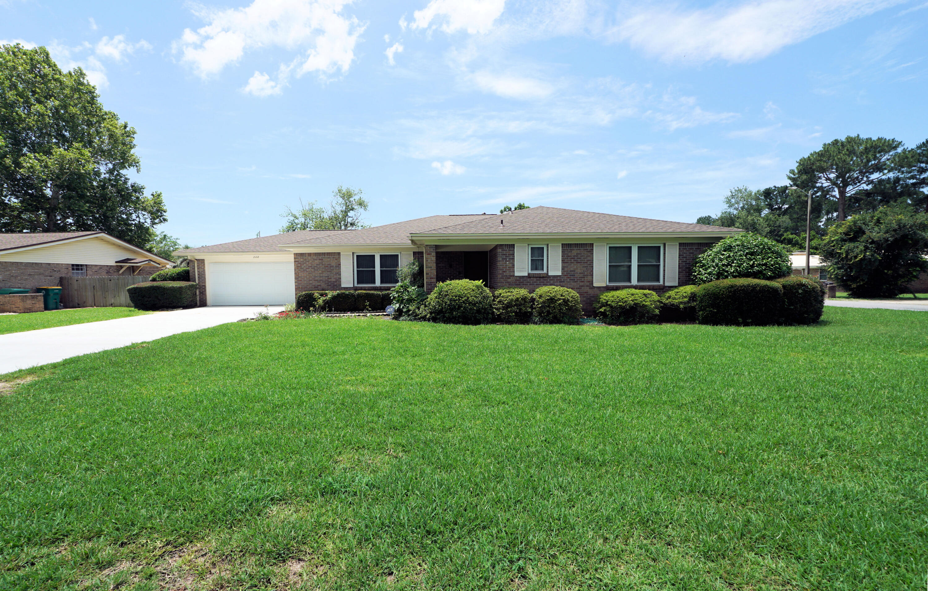 208 Dumaine Court — photo