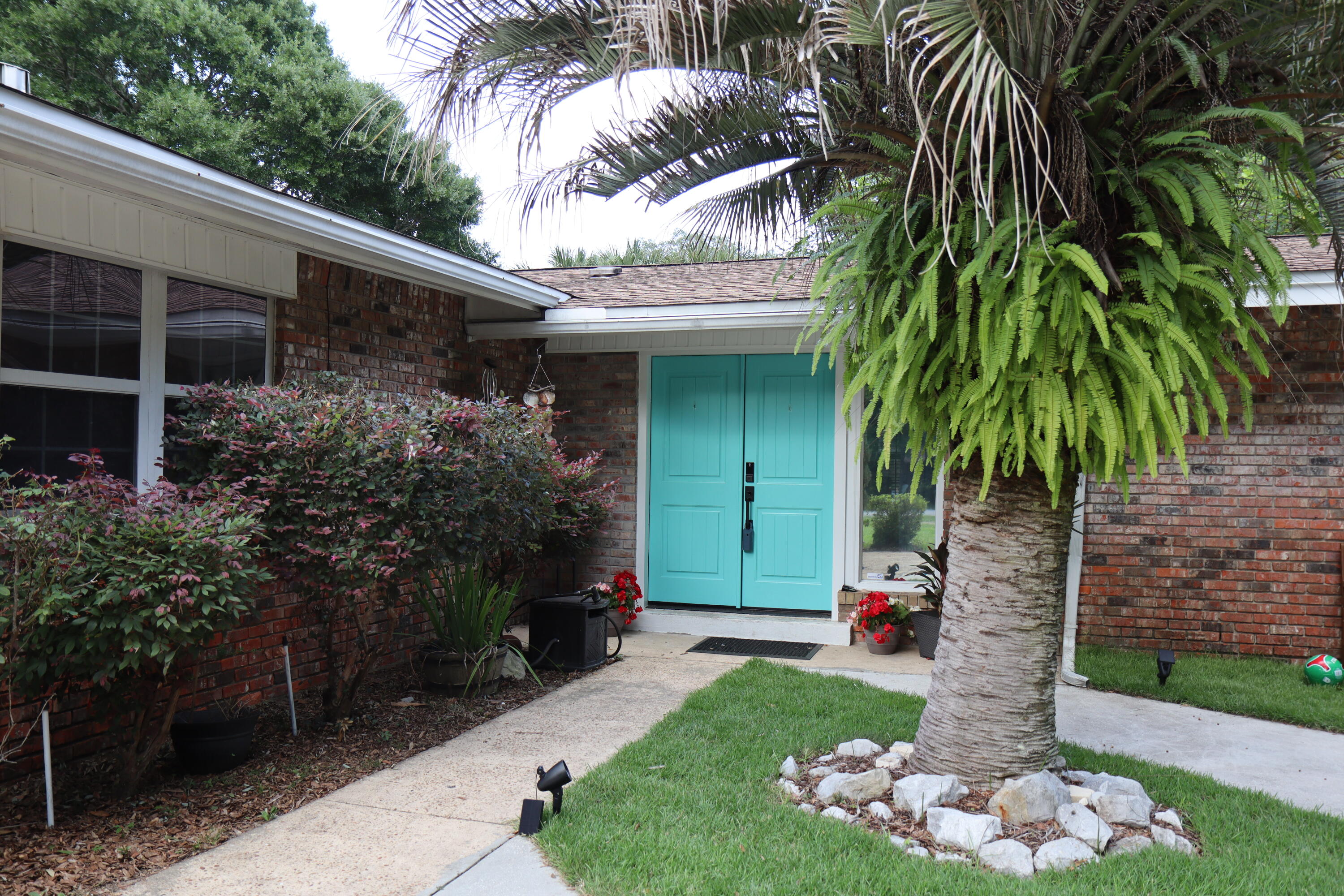 610 NE Country Club Avenue — photo
