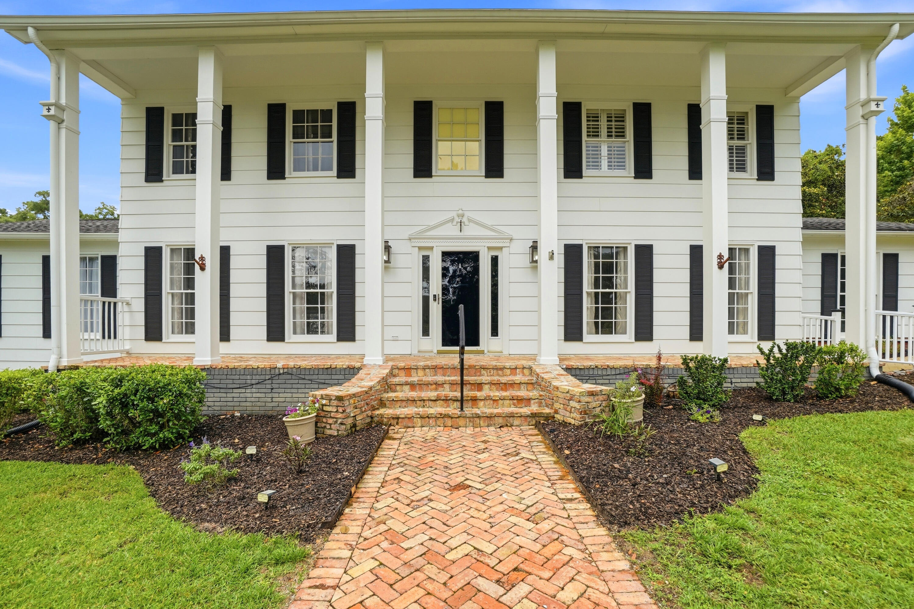 9511 Scenic Highway — photo
