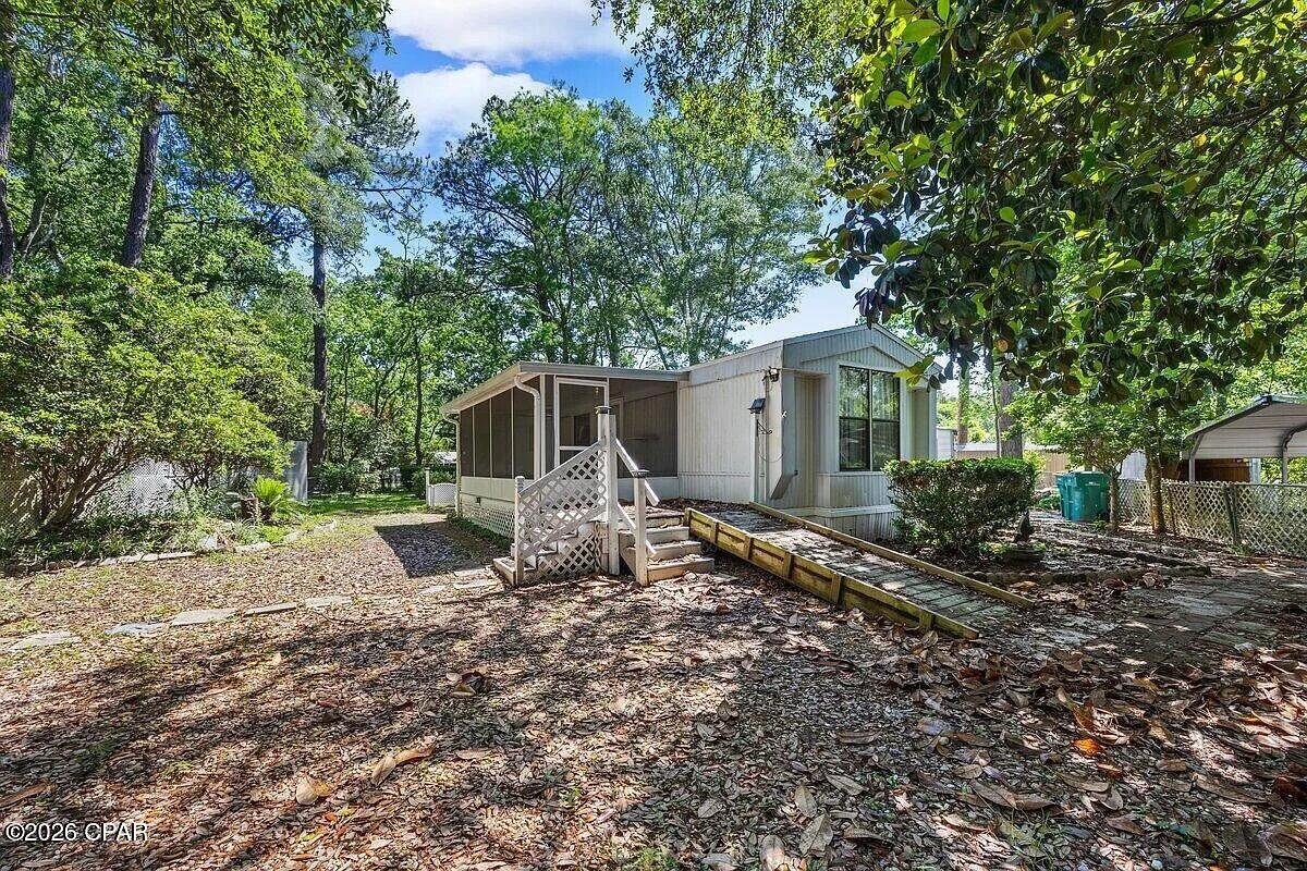 2 Sarah Lane — photo