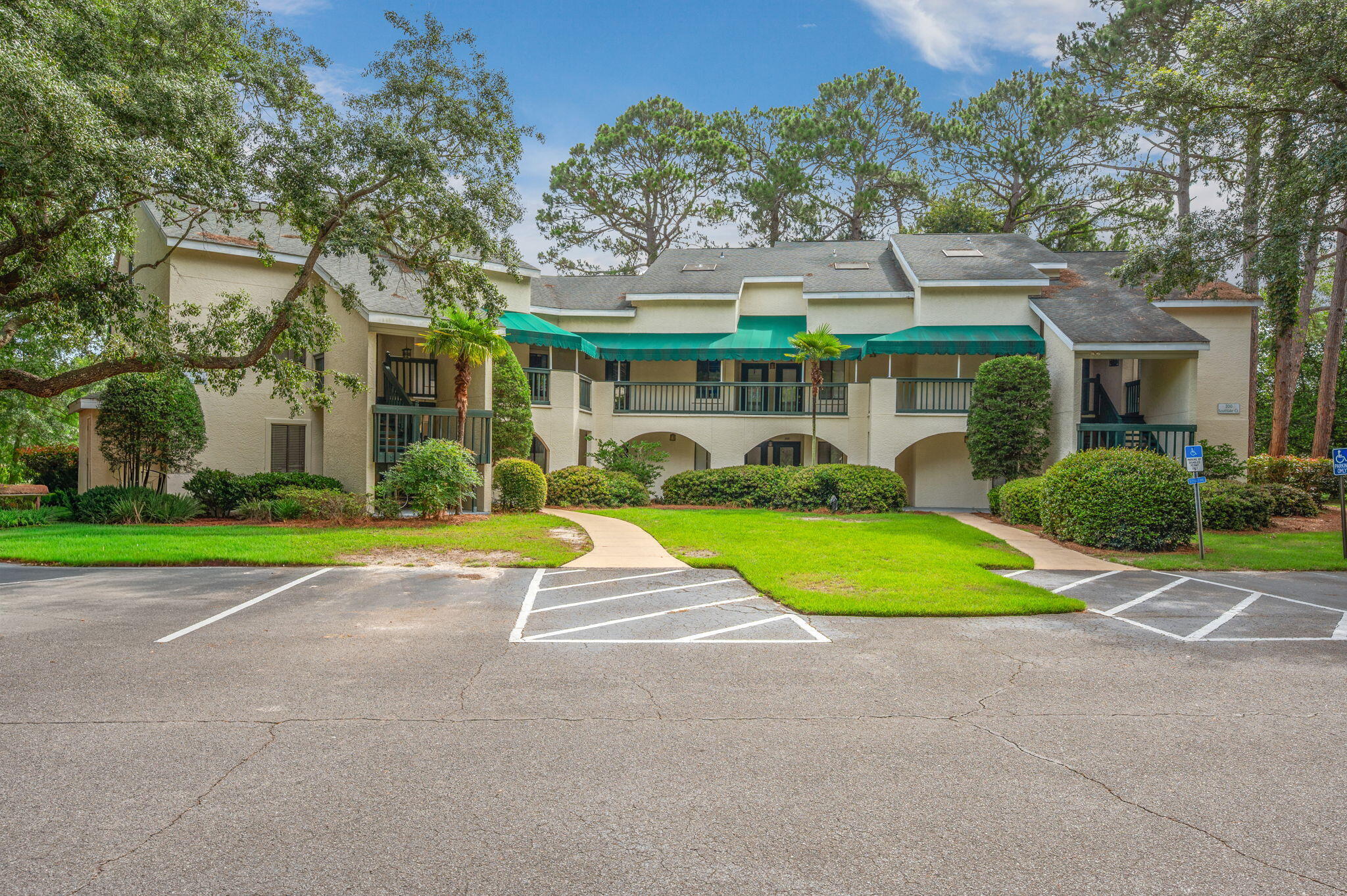 206 Southlake Court 206 — photo