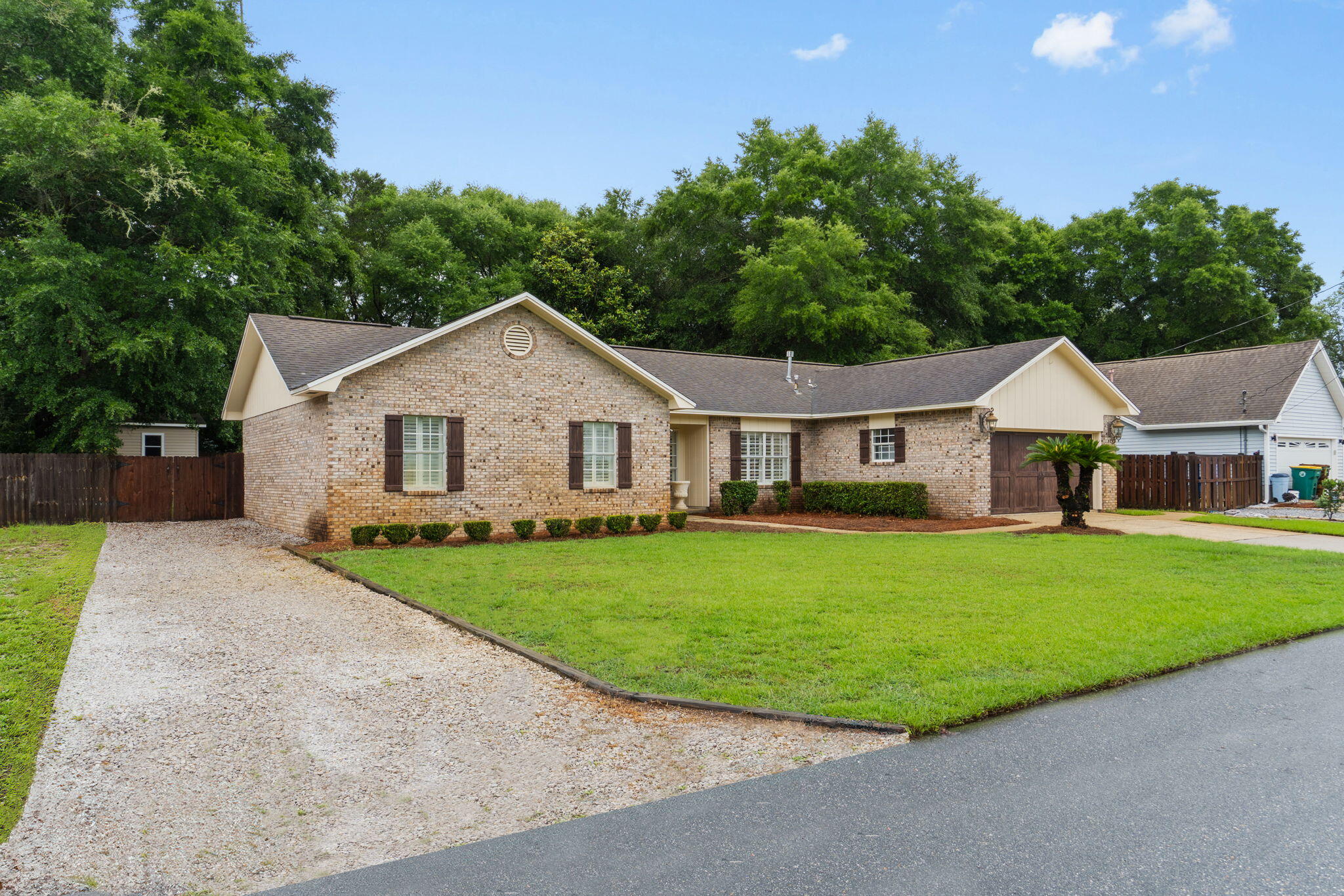 119 Oak Shores Drive — photo