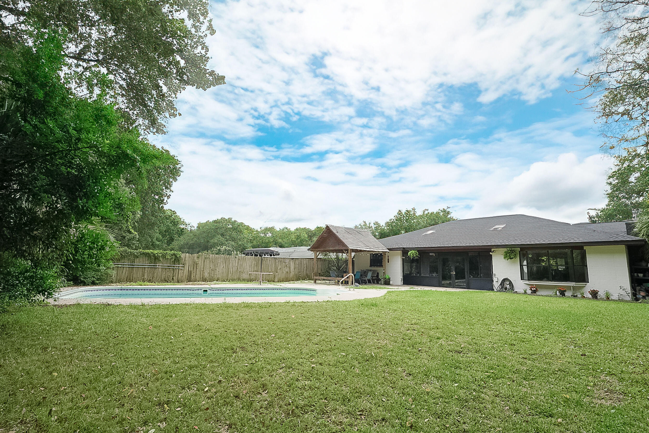 108 SE Waynel Circle — photo
