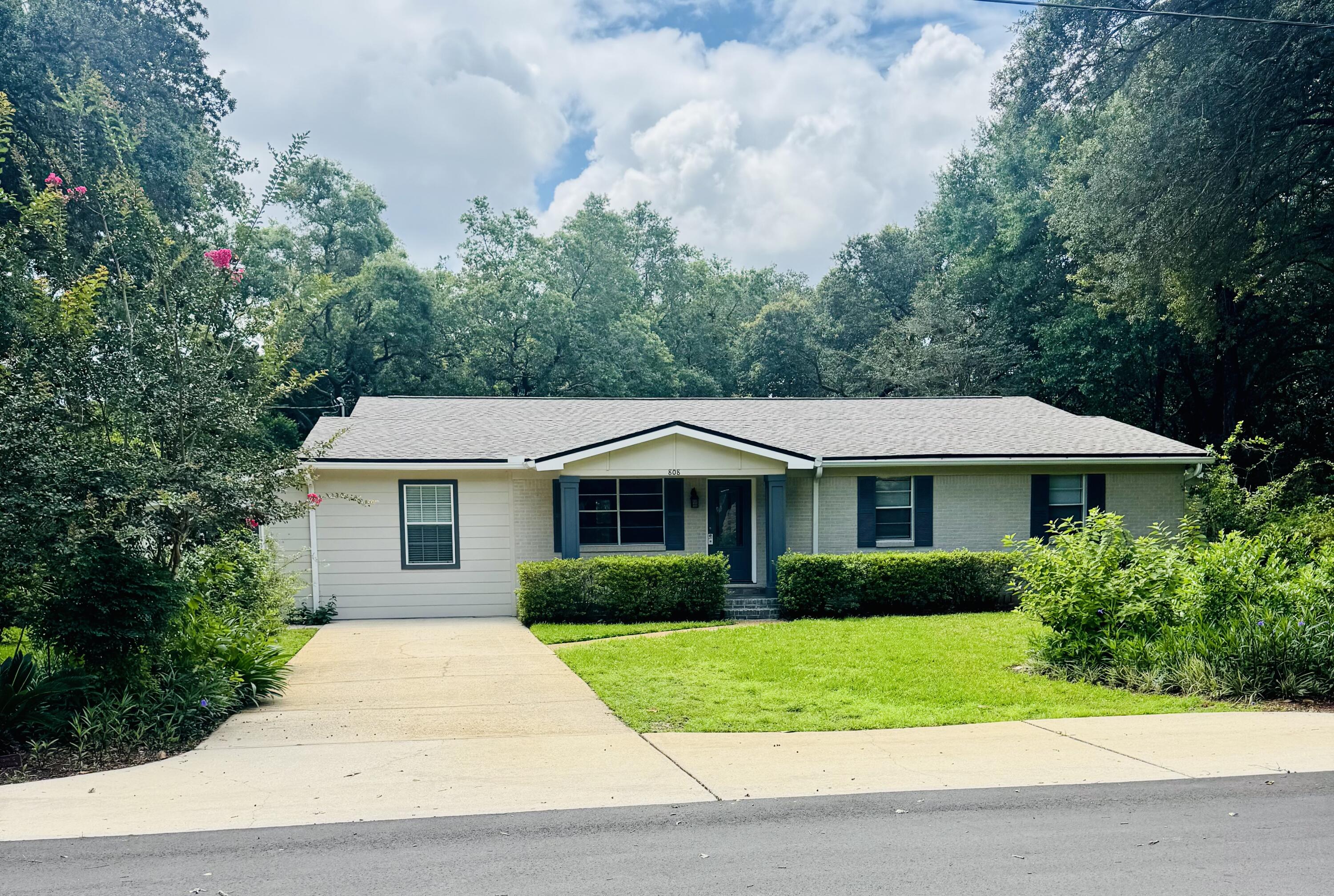808 Harbor Lane — photo
