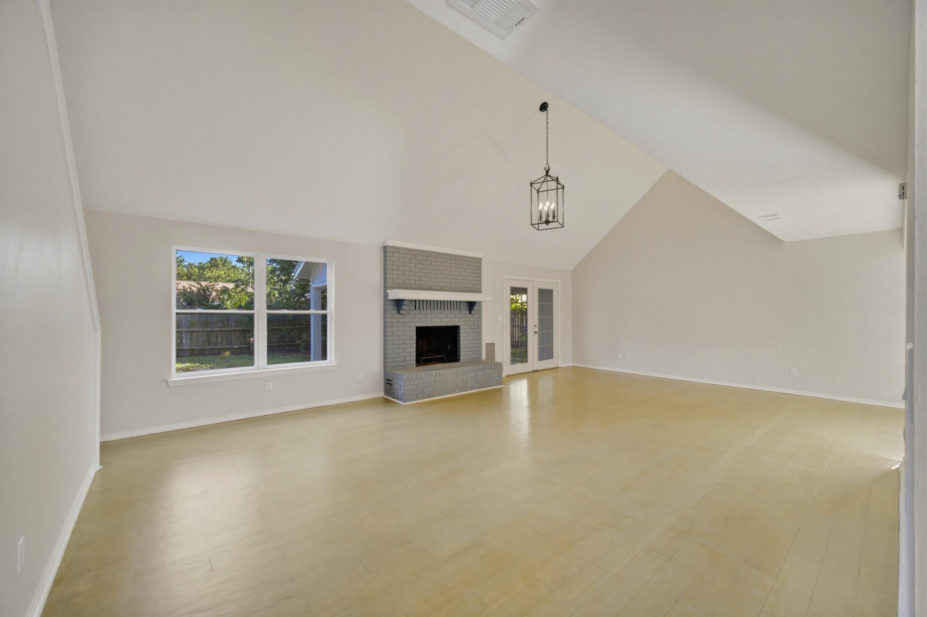 710 Swan Lane — photo