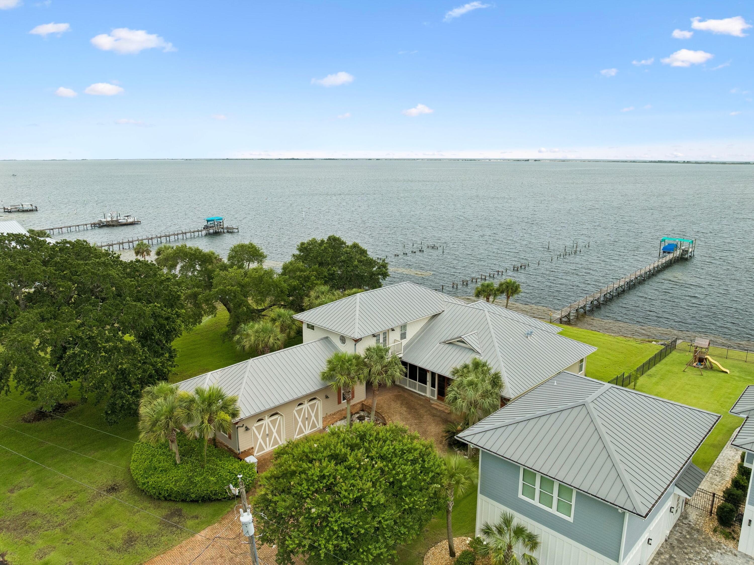 3361 Edgewater Drive — photo