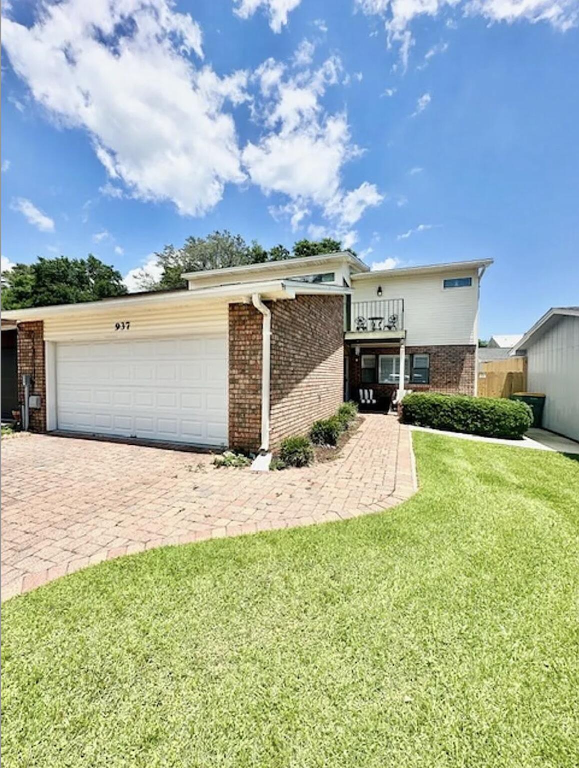 937 Holbrook Circle — photo